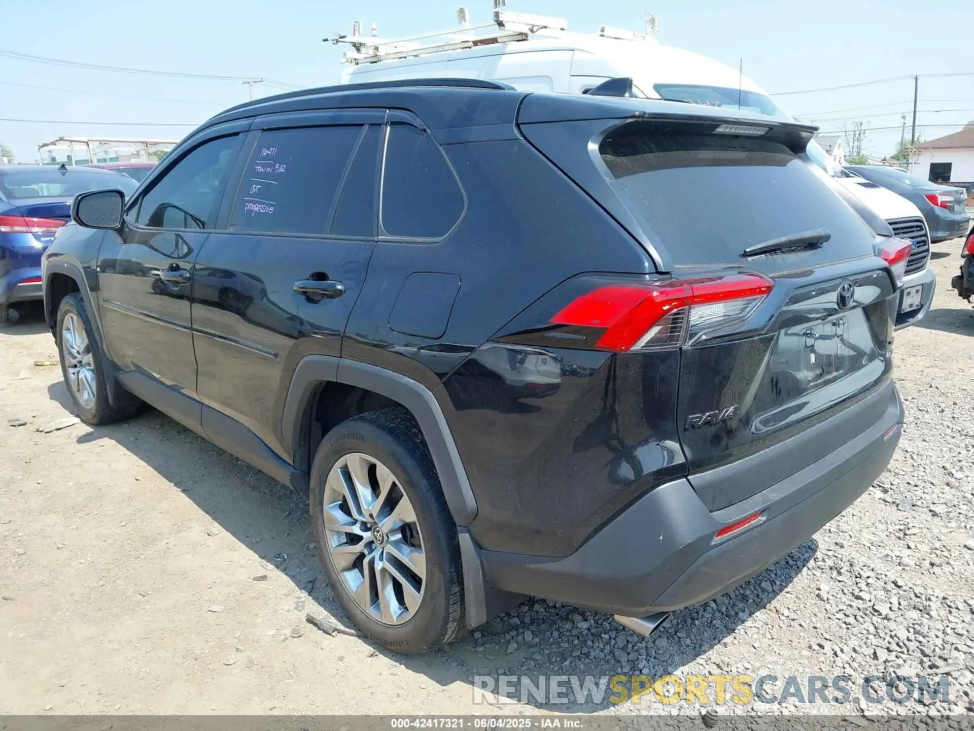 3 Photograph of a damaged car 2T3A1RFV2NC283403 TOYOTA RAV4 2022