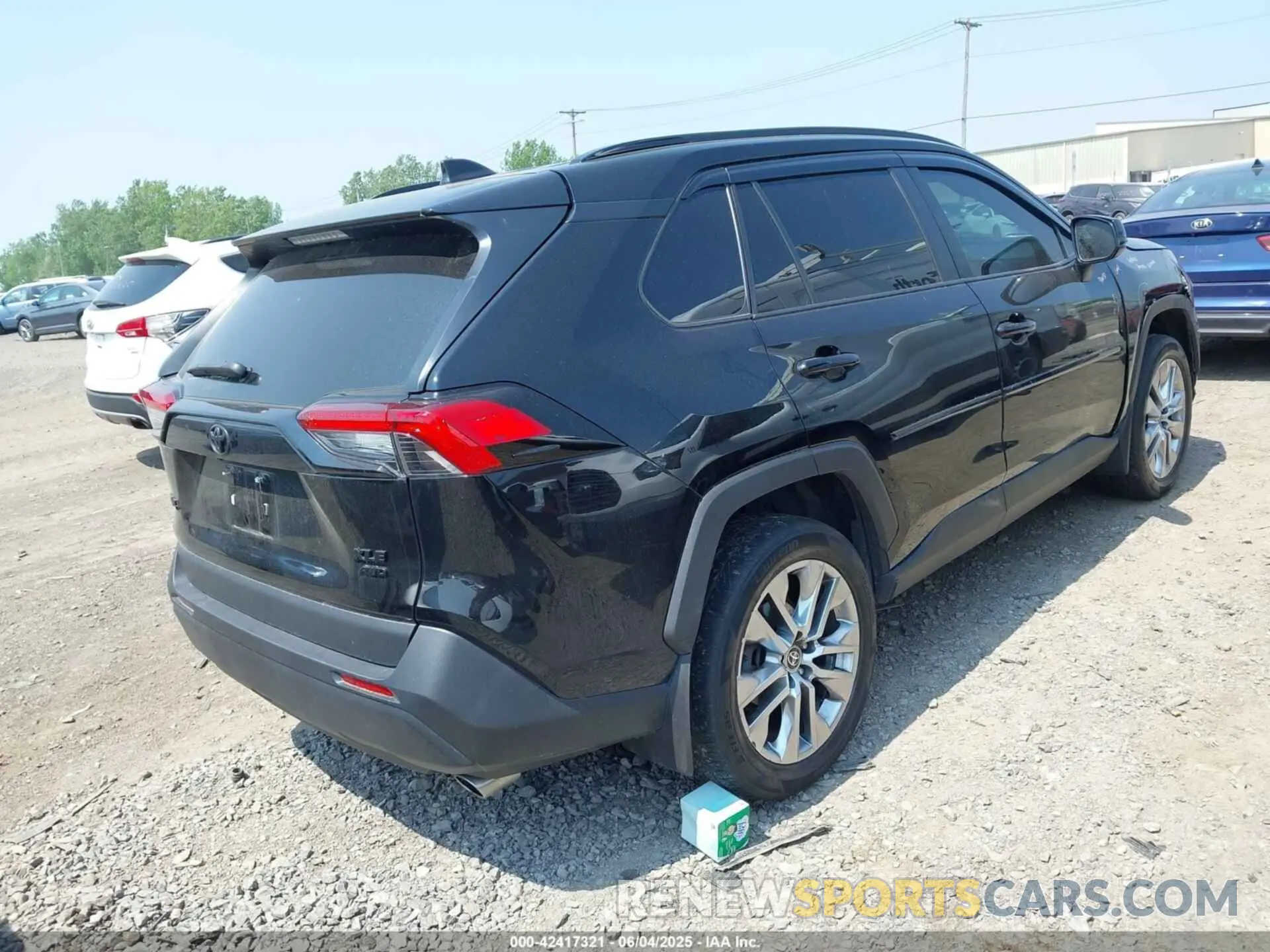 4 Photograph of a damaged car 2T3A1RFV2NC283403 TOYOTA RAV4 2022