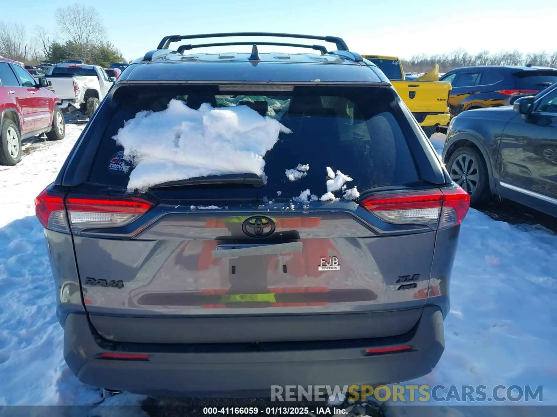16 Photograph of a damaged car 2T3A1RFV2NC291775 TOYOTA RAV4 2022