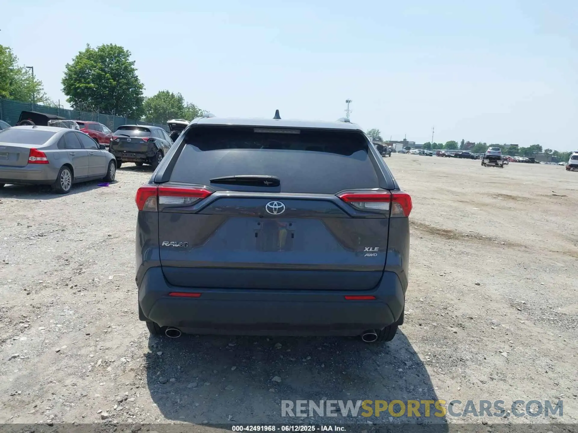 17 Photograph of a damaged car 2T3A1RFV4NC288327 TOYOTA RAV4 2022