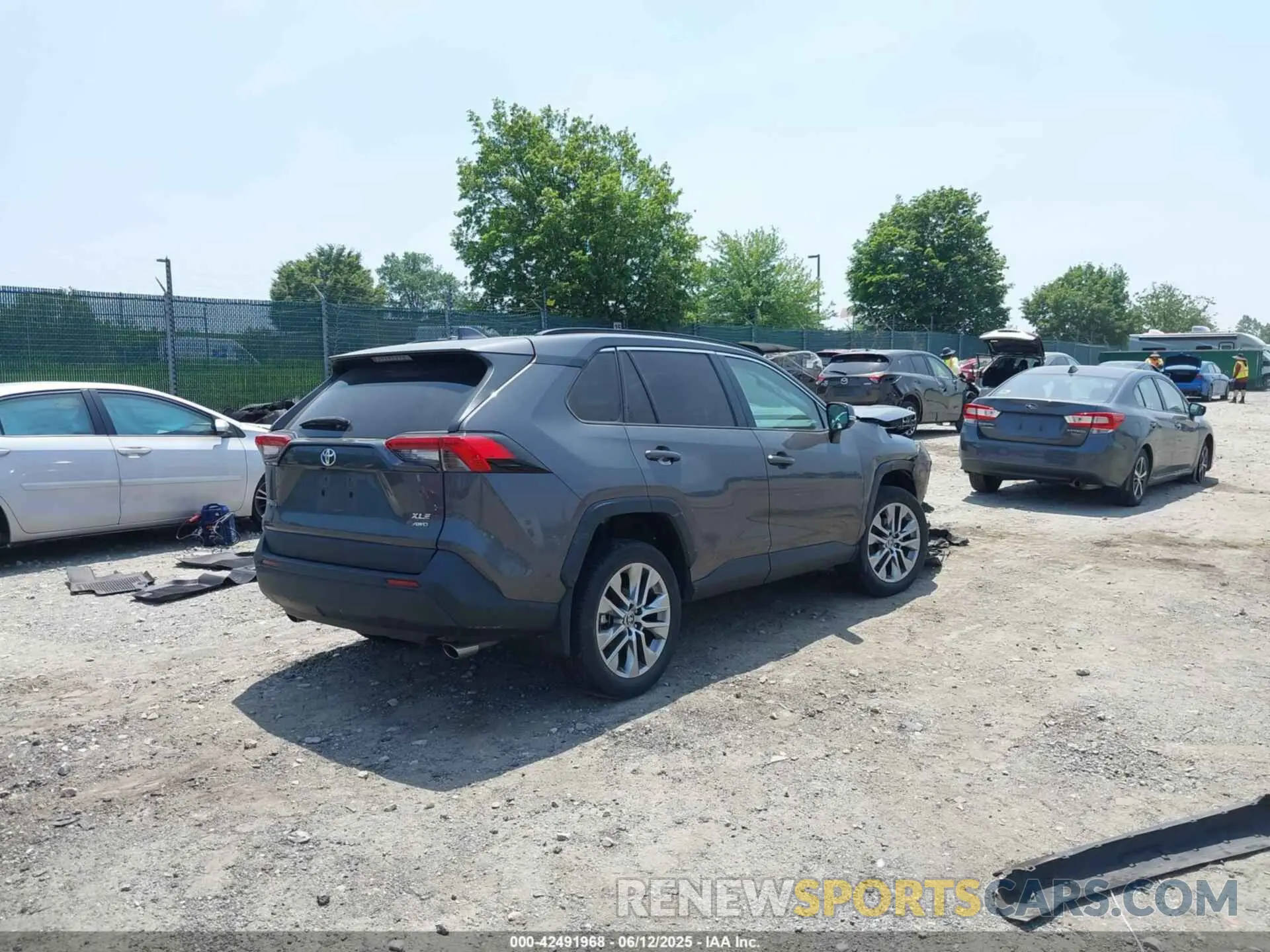 4 Photograph of a damaged car 2T3A1RFV4NC288327 TOYOTA RAV4 2022