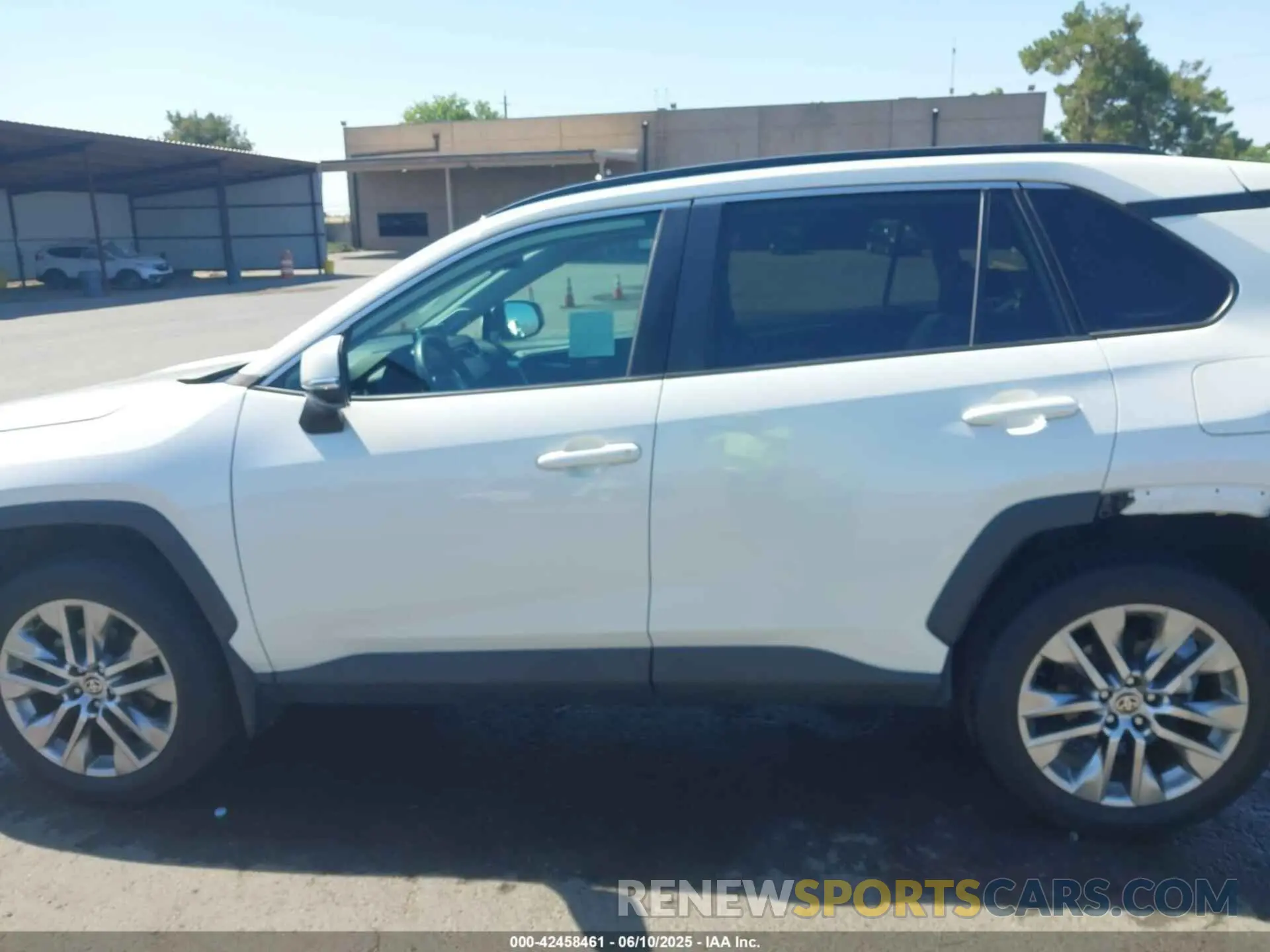 15 Photograph of a damaged car 2T3A1RFV5NW254749 TOYOTA RAV4 2022