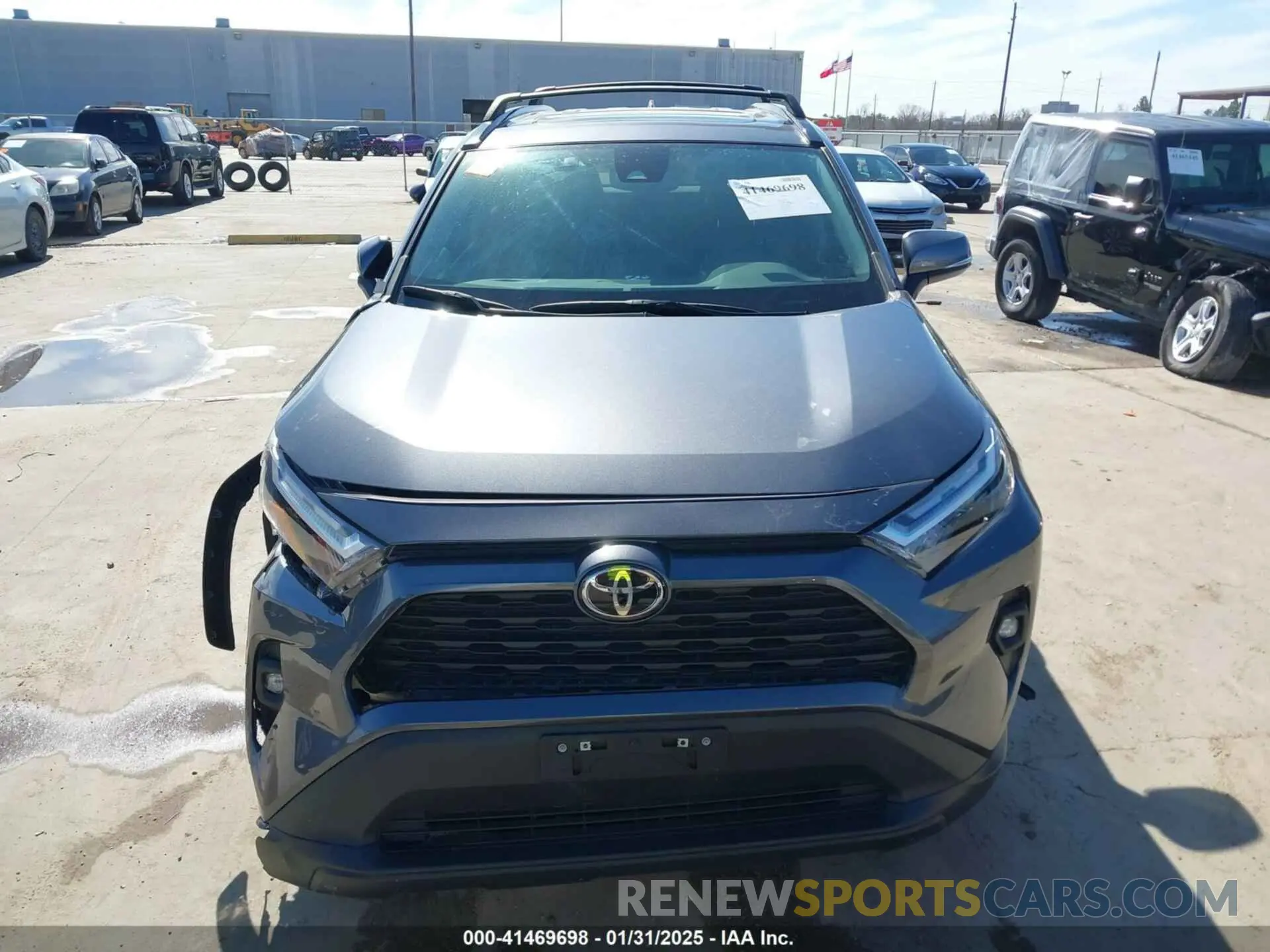 11 Photograph of a damaged car 2T3C1RFV0NC207915 TOYOTA RAV4 2022