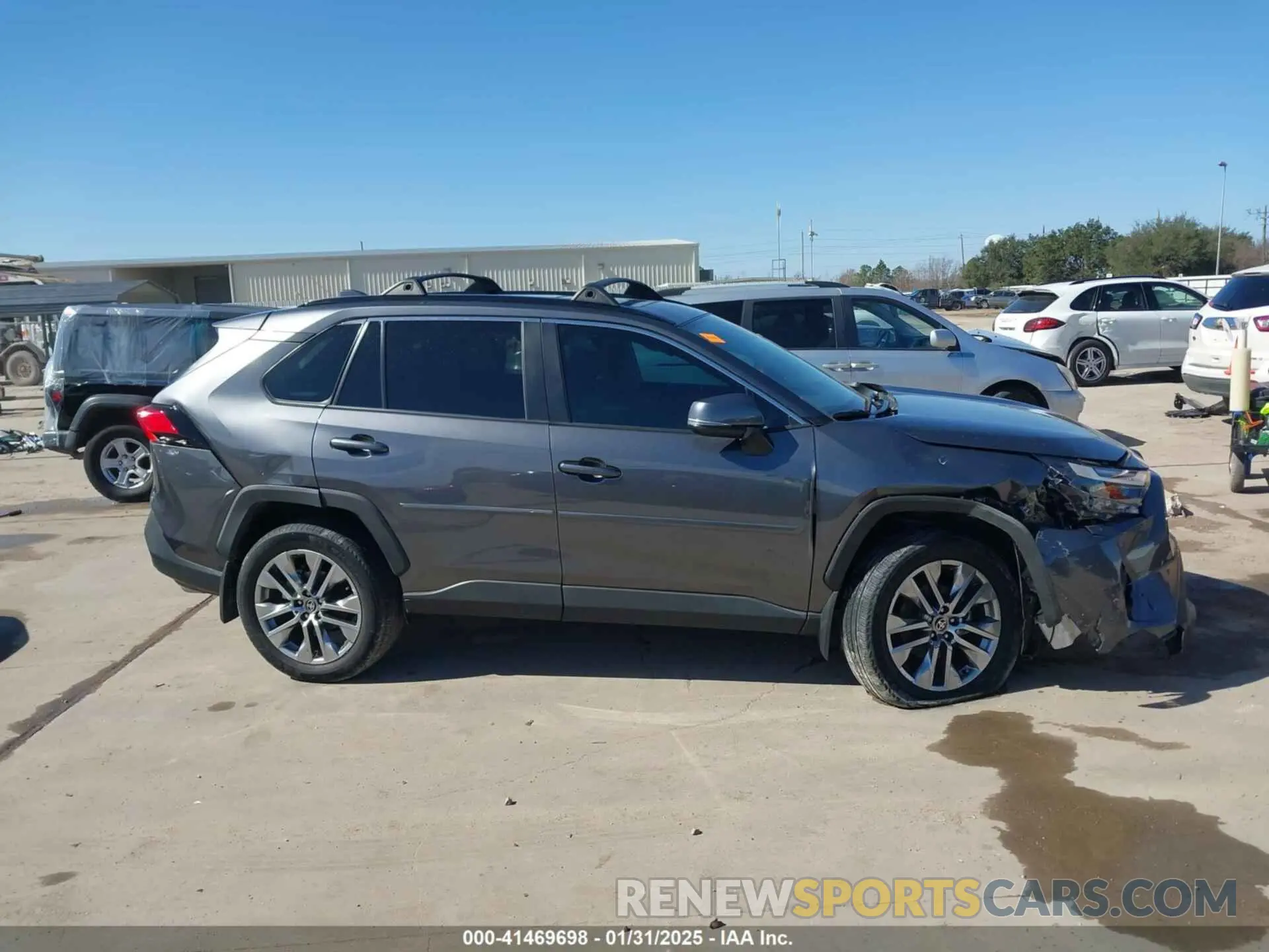 12 Photograph of a damaged car 2T3C1RFV0NC207915 TOYOTA RAV4 2022