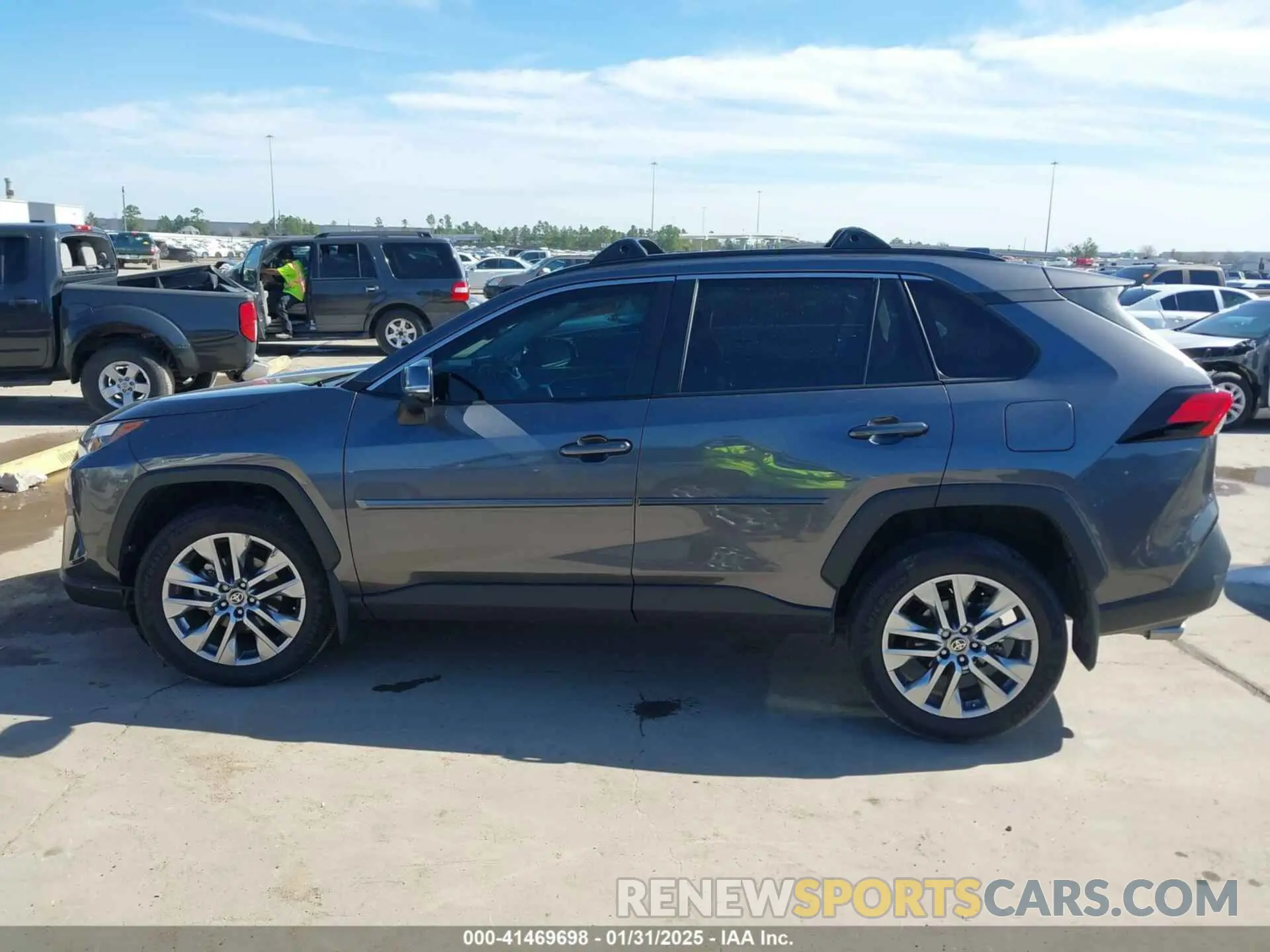 13 Photograph of a damaged car 2T3C1RFV0NC207915 TOYOTA RAV4 2022