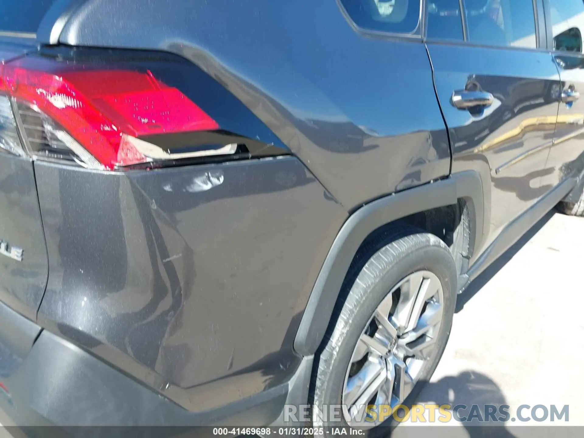 16 Photograph of a damaged car 2T3C1RFV0NC207915 TOYOTA RAV4 2022