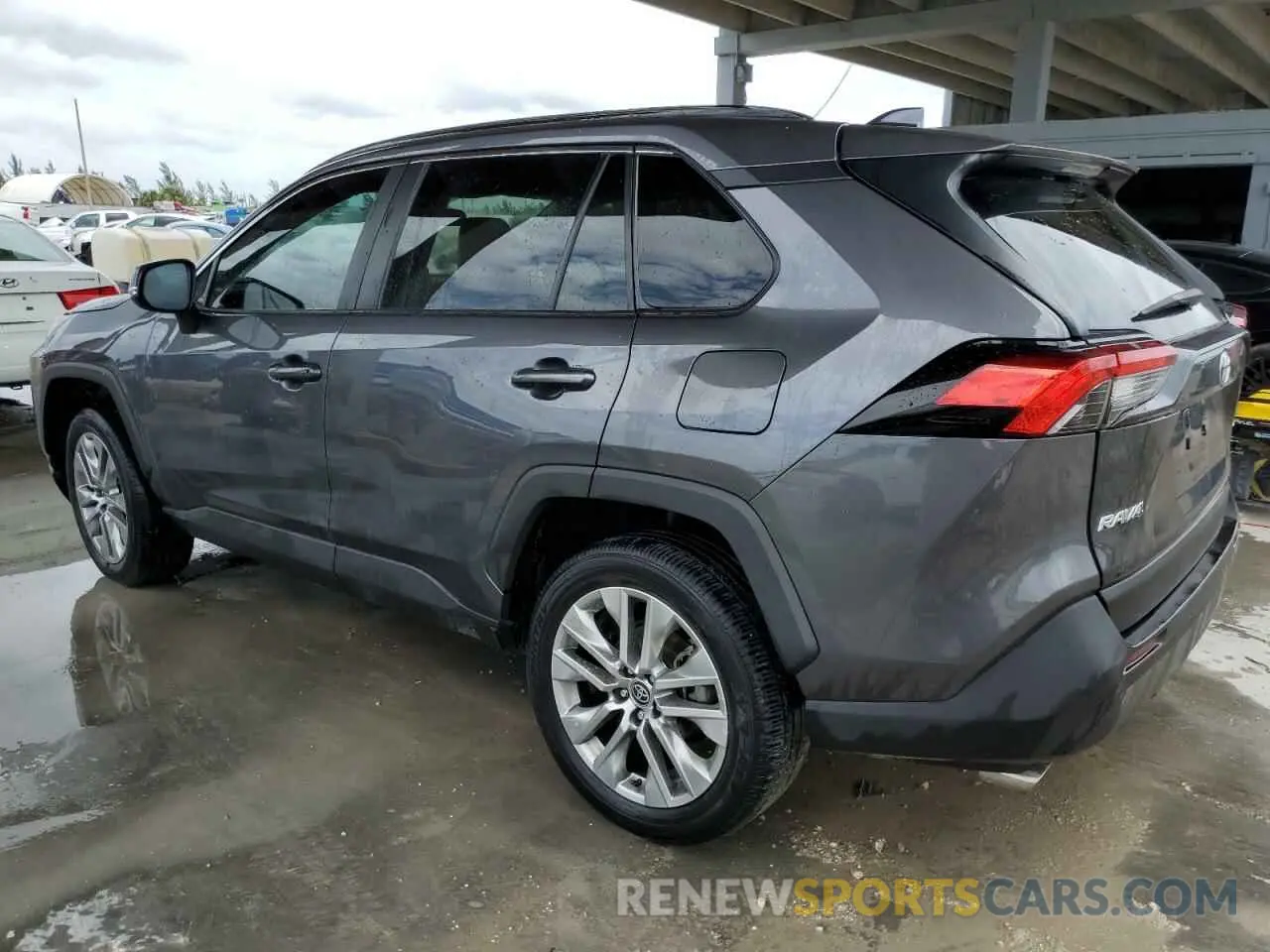 2 Photograph of a damaged car 2T3C1RFV0NC212984 TOYOTA RAV4 2022