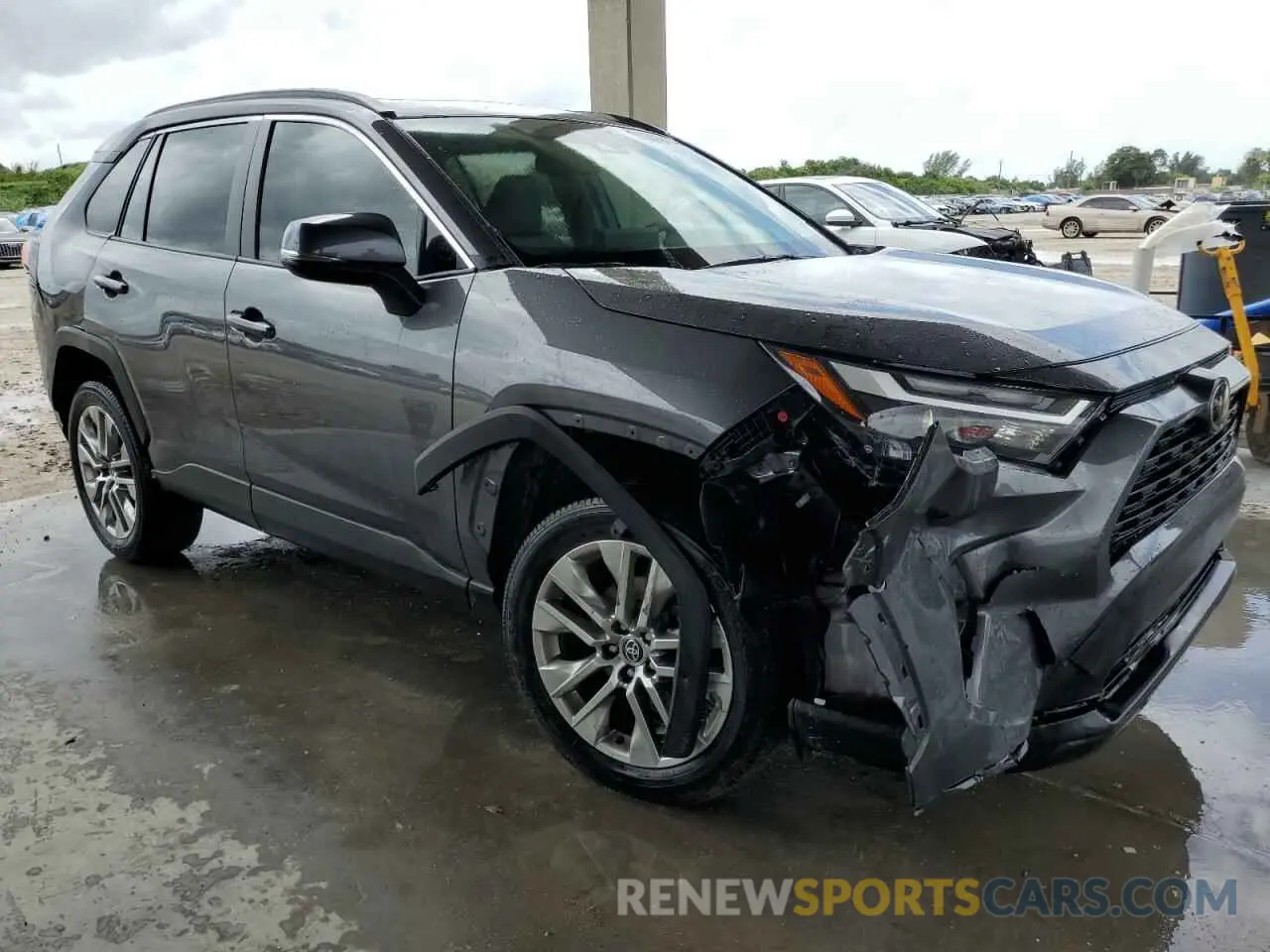4 Photograph of a damaged car 2T3C1RFV0NC212984 TOYOTA RAV4 2022