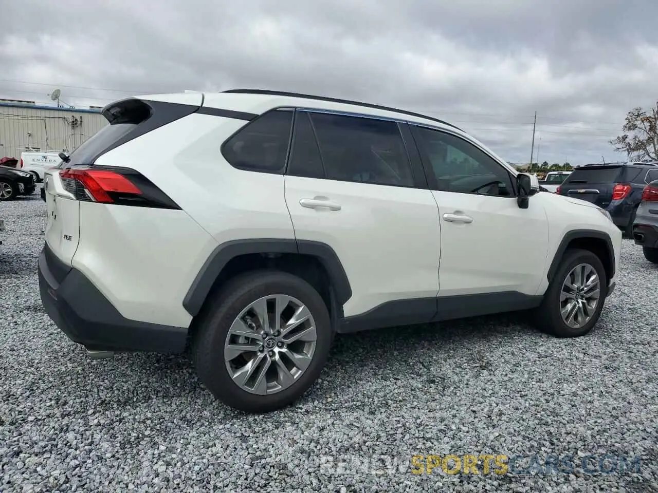 3 Photograph of a damaged car 2T3C1RFV0NW235633 TOYOTA RAV4 2022