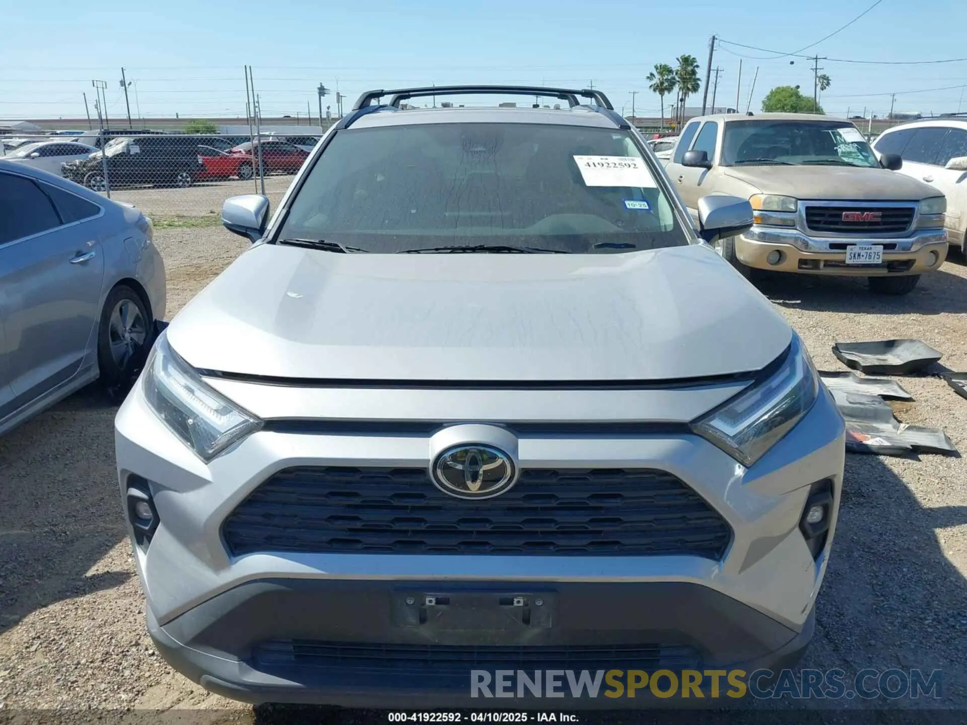 11 Photograph of a damaged car 2T3C1RFV1NW231686 TOYOTA RAV4 2022