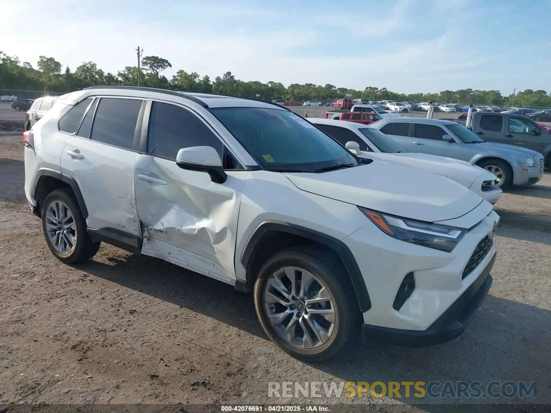 1 Photograph of a damaged car 2T3C1RFV1NW235608 TOYOTA RAV4 2022
