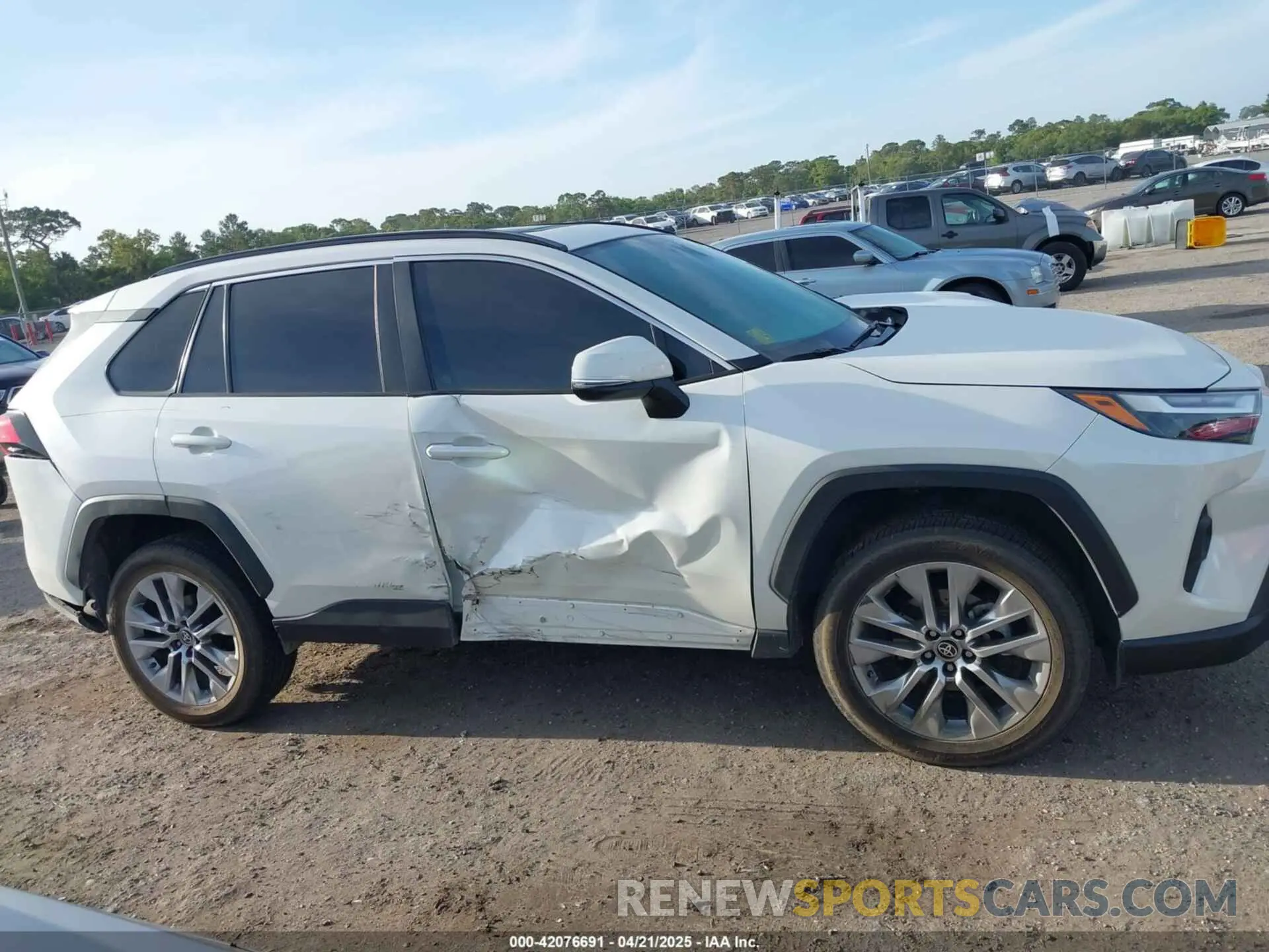 13 Photograph of a damaged car 2T3C1RFV1NW235608 TOYOTA RAV4 2022