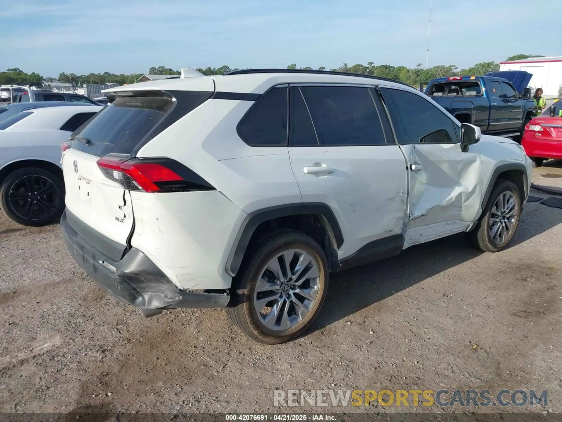 4 Photograph of a damaged car 2T3C1RFV1NW235608 TOYOTA RAV4 2022