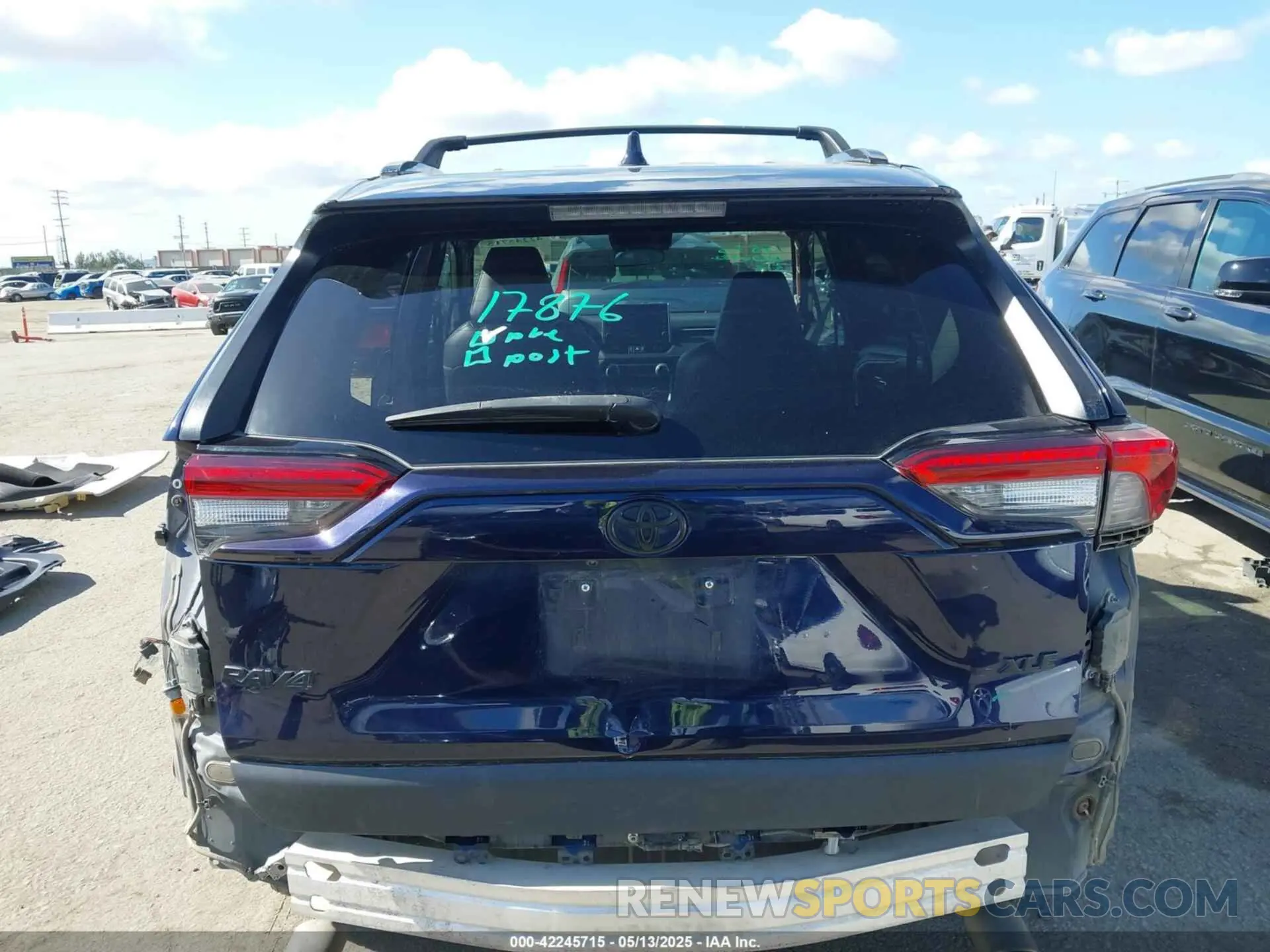 17 Photograph of a damaged car 2T3C1RFV2NW191537 TOYOTA RAV4 2022