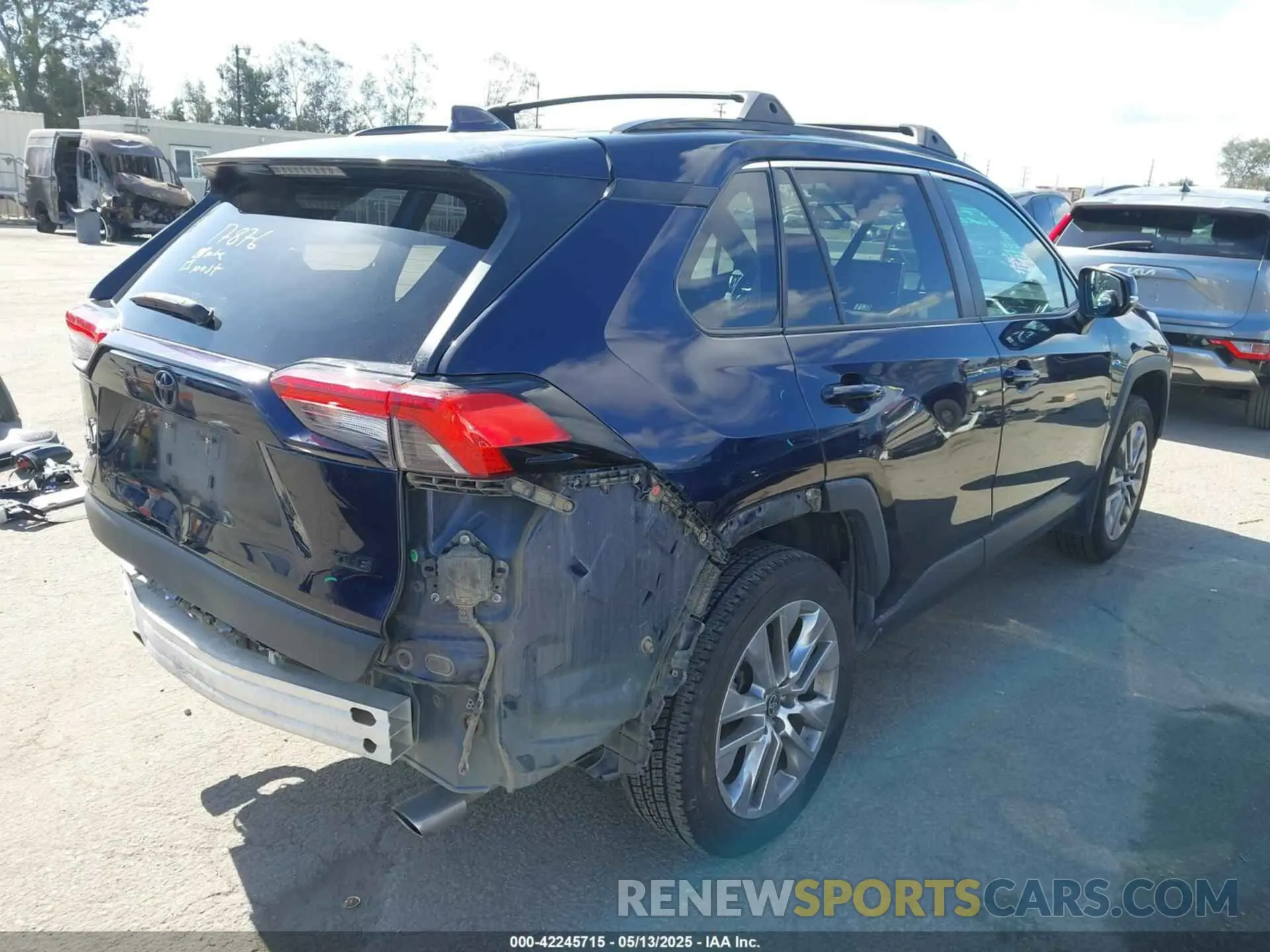 4 Photograph of a damaged car 2T3C1RFV2NW191537 TOYOTA RAV4 2022