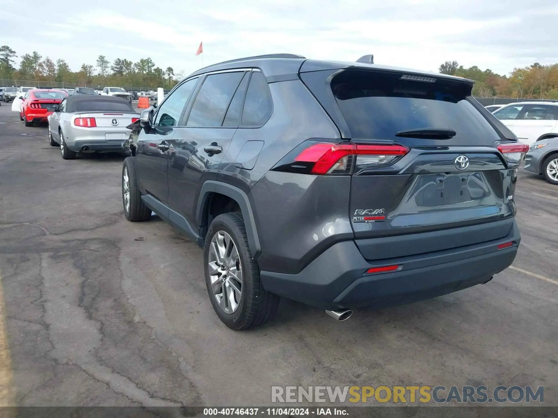 3 Photograph of a damaged car 2T3C1RFV3NC209450 TOYOTA RAV4 2022