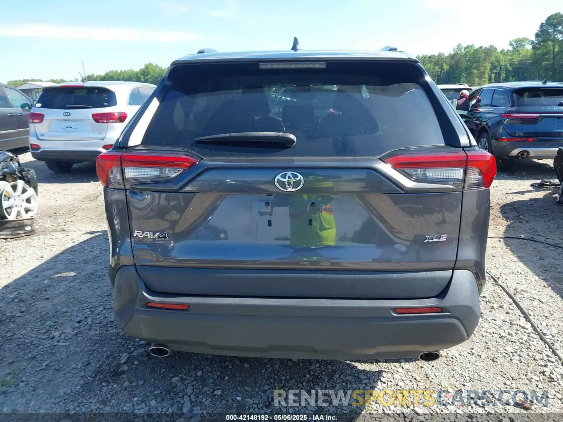 16 Photograph of a damaged car 2T3C1RFV7NC195861 TOYOTA RAV4 2022