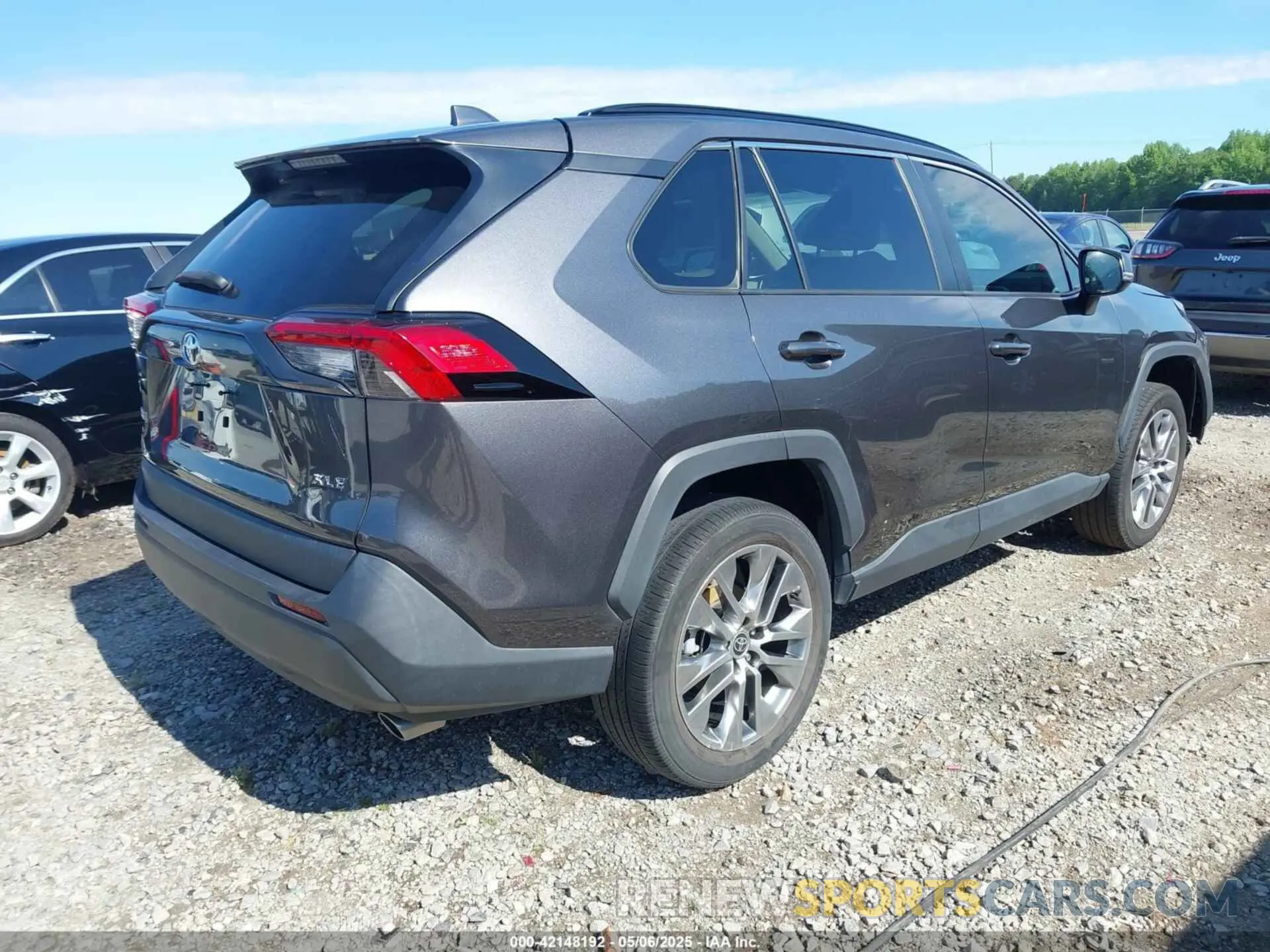 4 Photograph of a damaged car 2T3C1RFV7NC195861 TOYOTA RAV4 2022