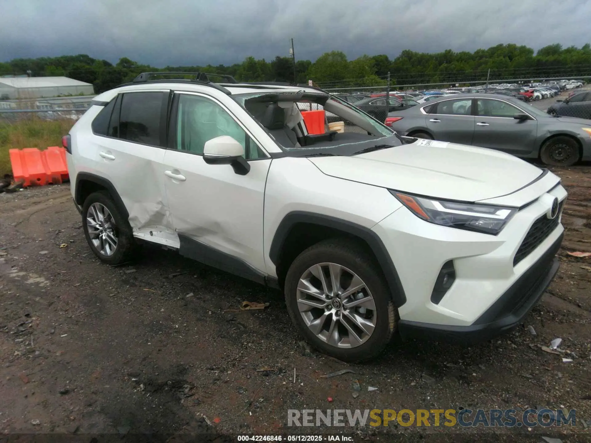 1 Photograph of a damaged car 2T3C1RFV7NW193056 TOYOTA RAV4 2022