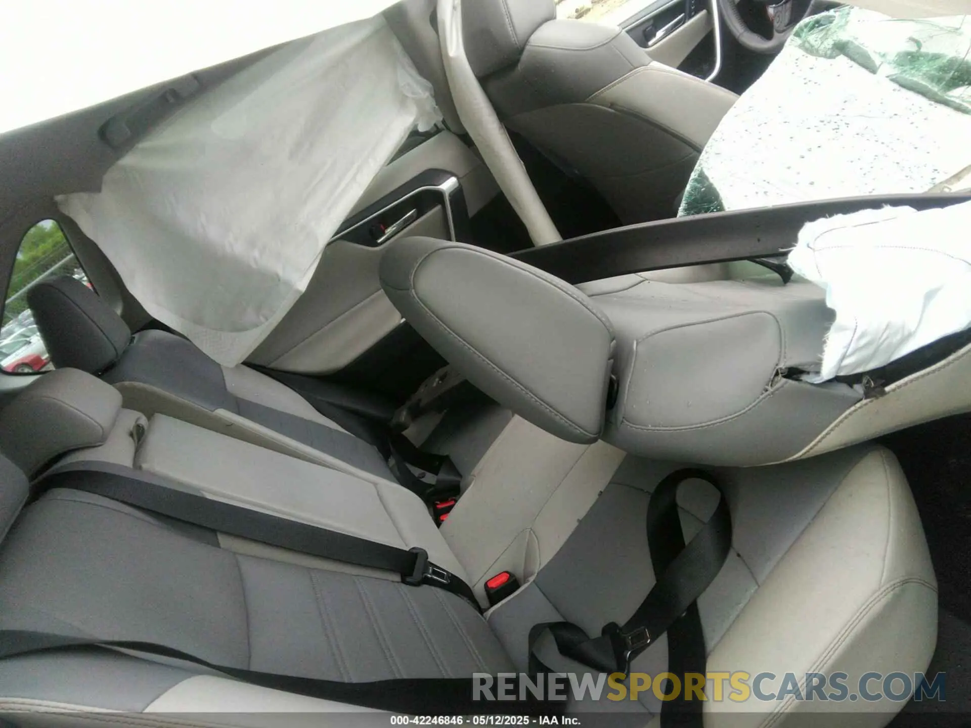 8 Photograph of a damaged car 2T3C1RFV7NW193056 TOYOTA RAV4 2022