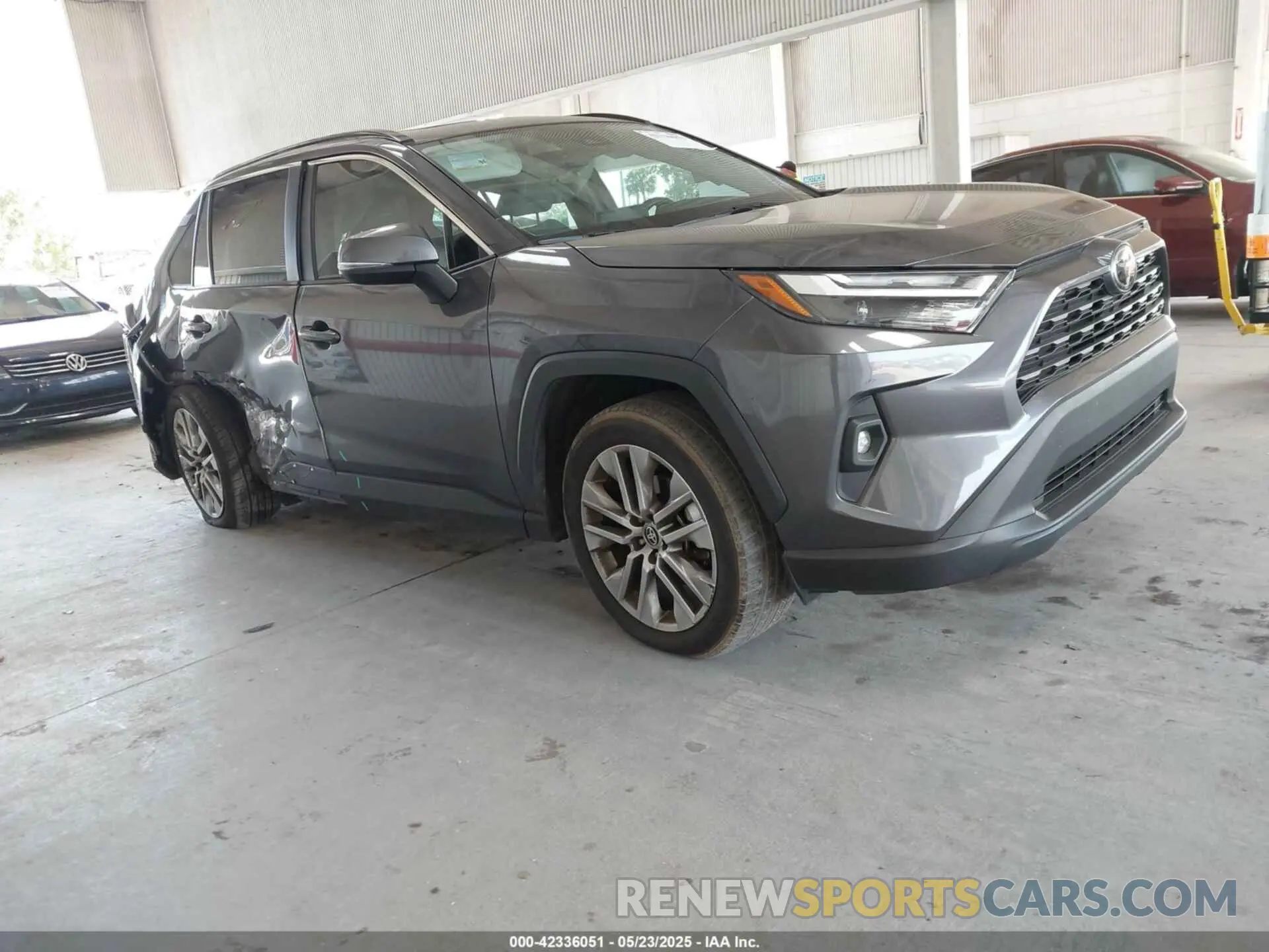 1 Photograph of a damaged car 2T3C1RFV8NC192497 TOYOTA RAV4 2022