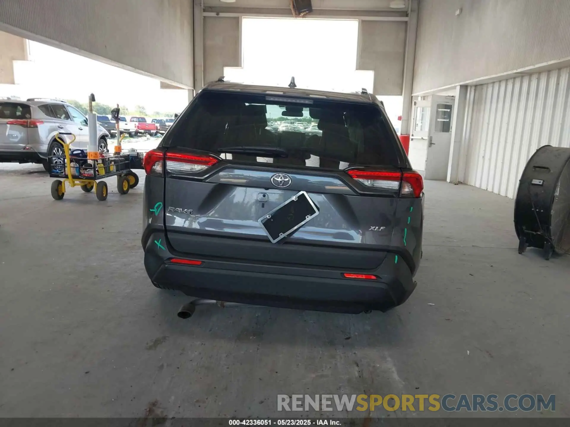 17 Photograph of a damaged car 2T3C1RFV8NC192497 TOYOTA RAV4 2022