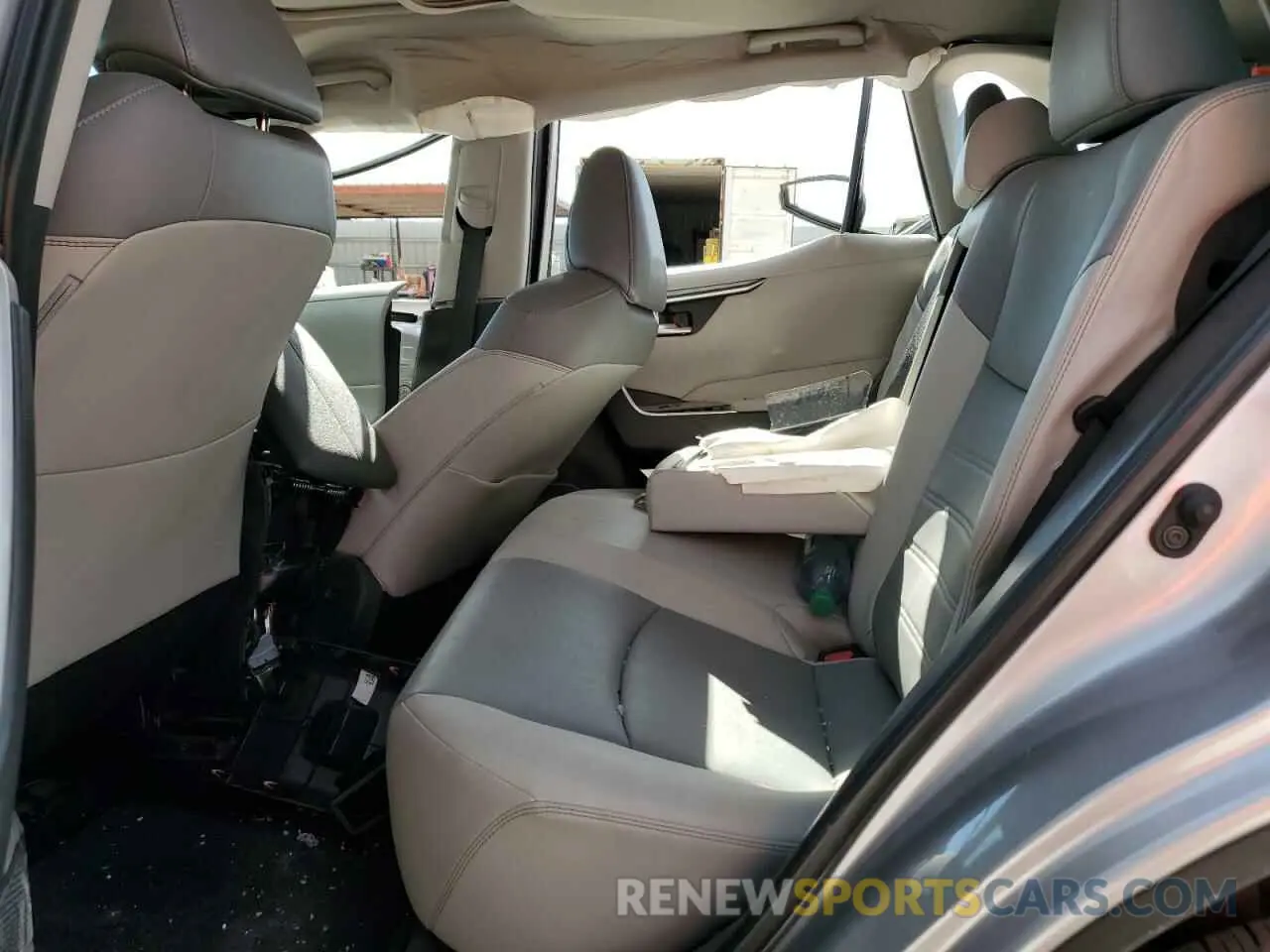 11 Photograph of a damaged car 2T3C1RFV9NC201918 TOYOTA RAV4 2022