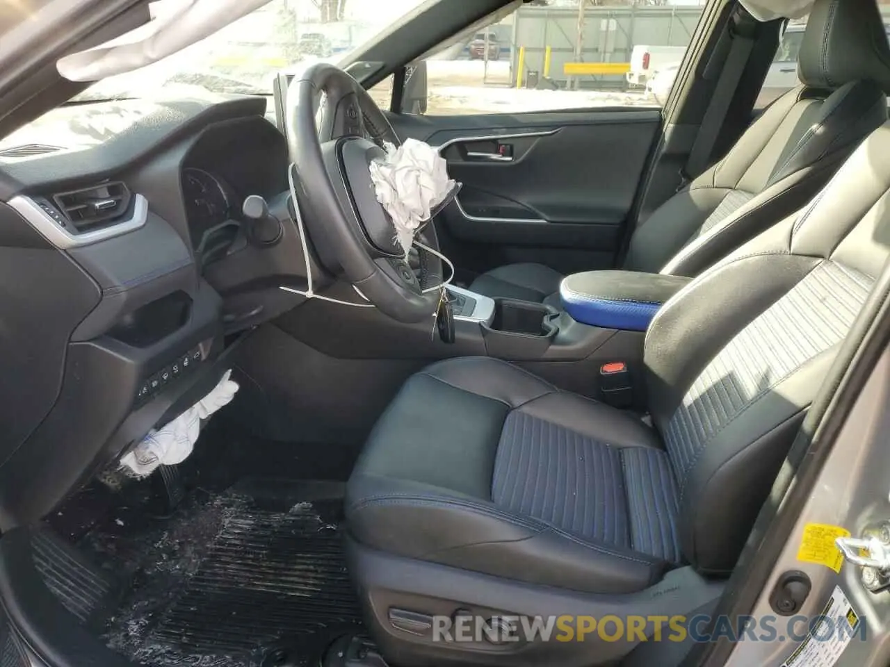 7 Photograph of a damaged car 2T3E6RFV4NW037082 TOYOTA RAV4 2022