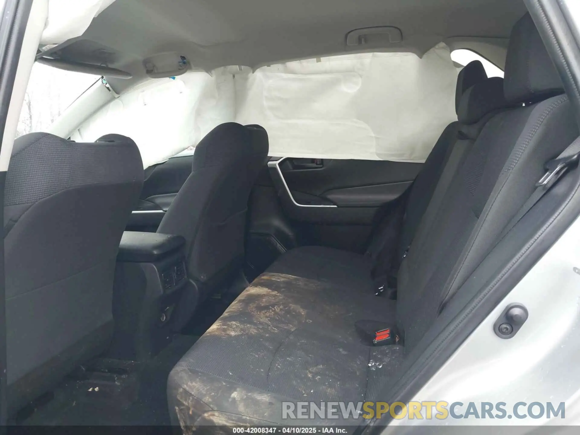 8 Photograph of a damaged car 2T3F1RFV0NC260675 TOYOTA RAV4 2022