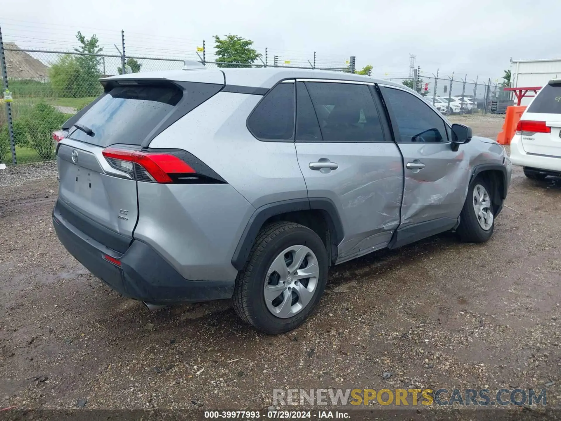 4 Photograph of a damaged car 2T3F1RFV2NW276536 TOYOTA RAV4 2022