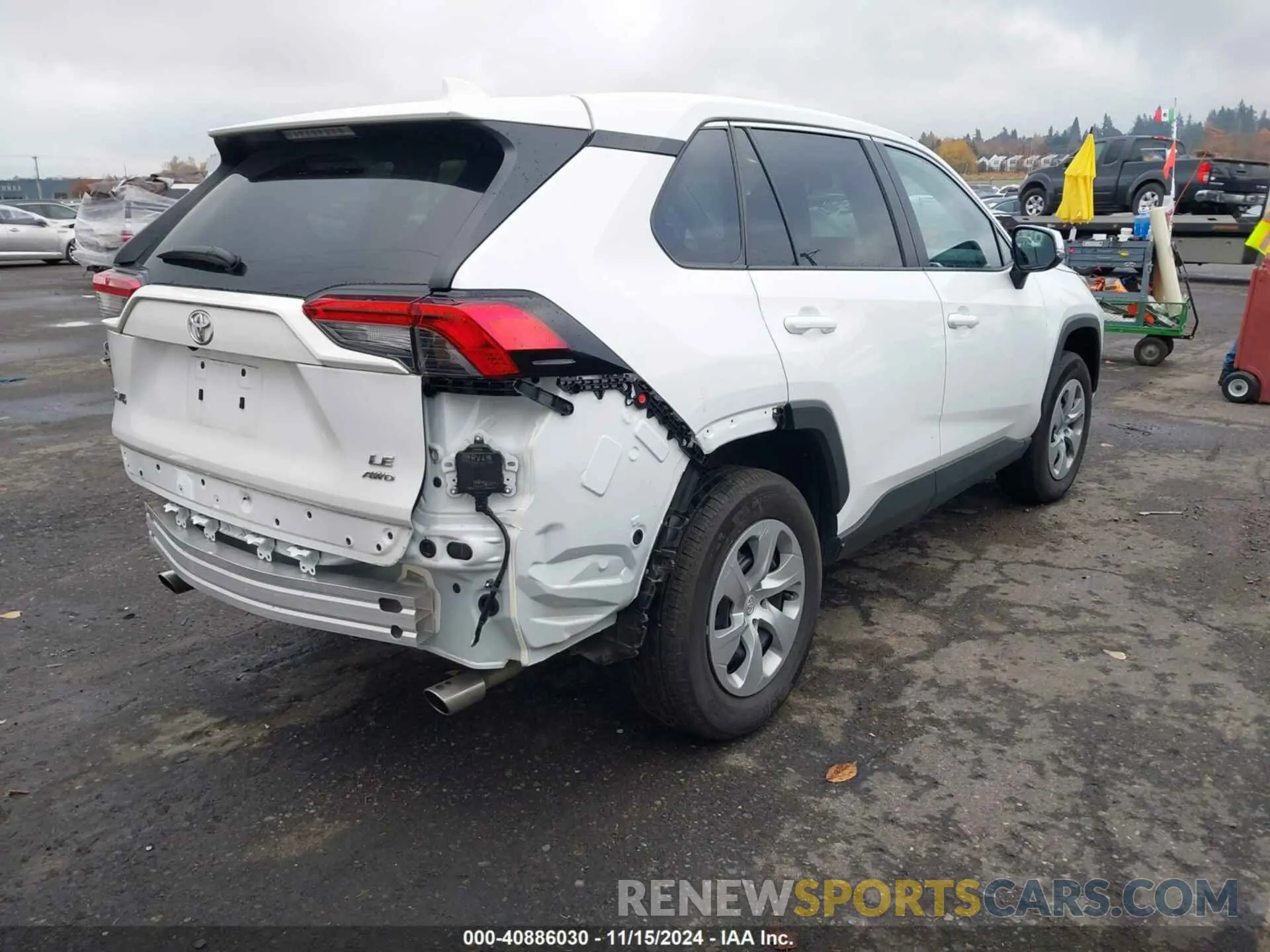 4 Photograph of a damaged car 2T3G1RFV2NW282261 TOYOTA RAV4 2022