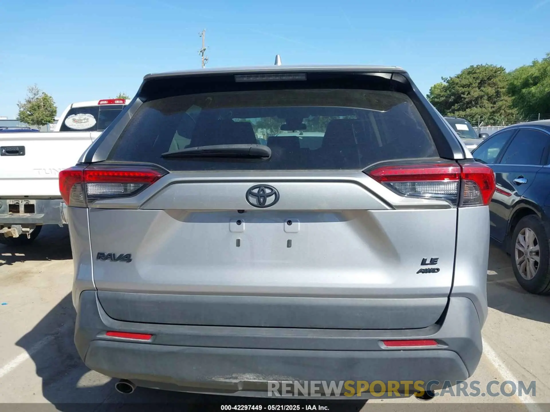 16 Photograph of a damaged car 2T3G1RFV4NC303838 TOYOTA RAV4 2022