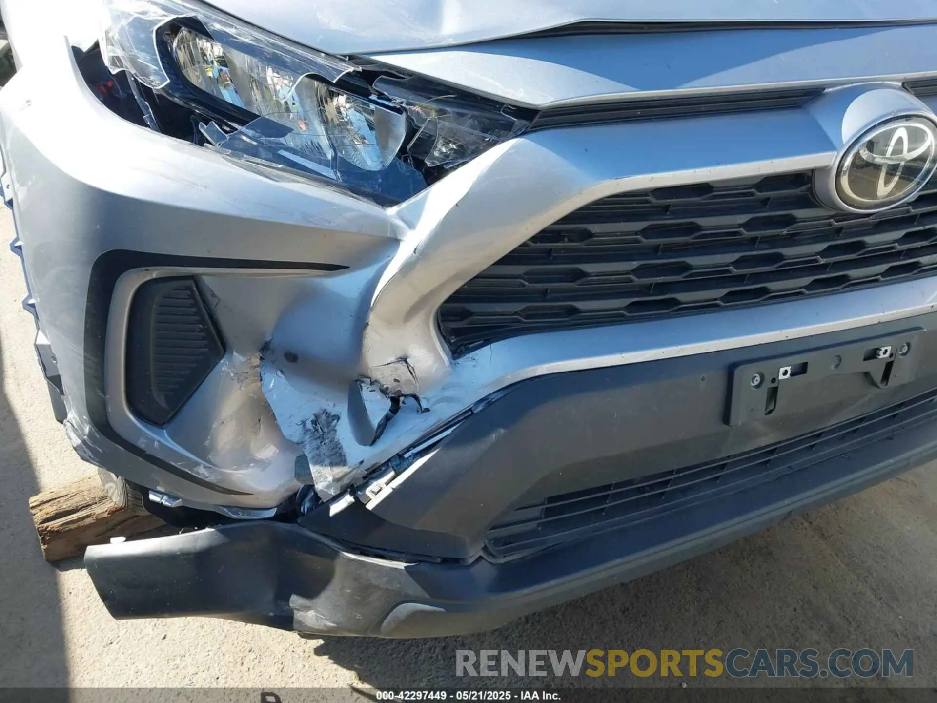 17 Photograph of a damaged car 2T3G1RFV4NC303838 TOYOTA RAV4 2022