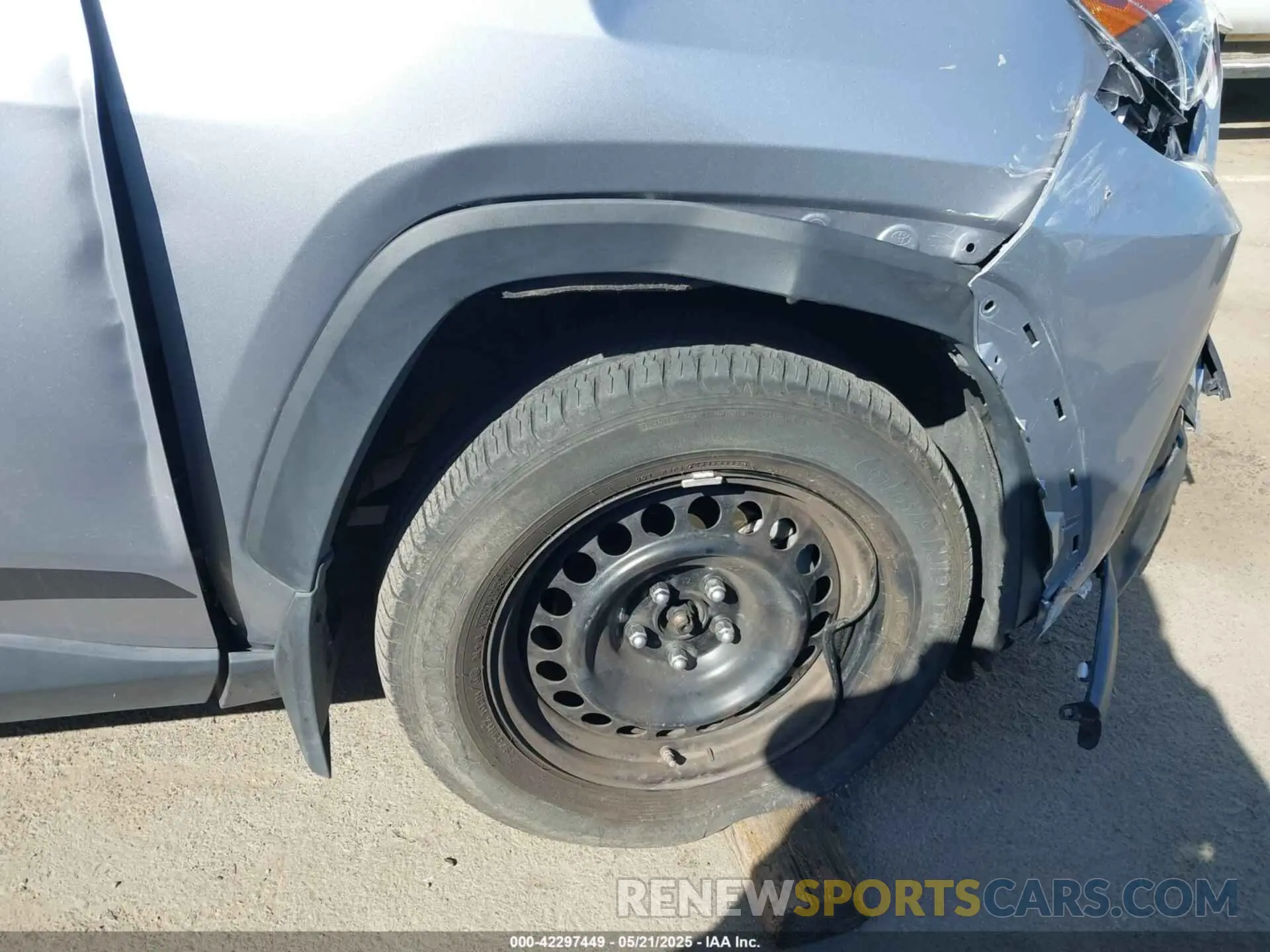 18 Photograph of a damaged car 2T3G1RFV4NC303838 TOYOTA RAV4 2022