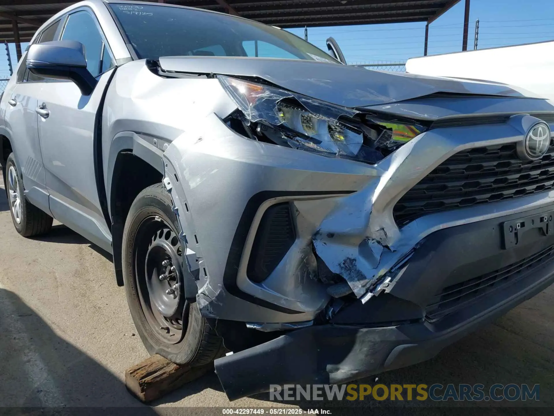 6 Photograph of a damaged car 2T3G1RFV4NC303838 TOYOTA RAV4 2022