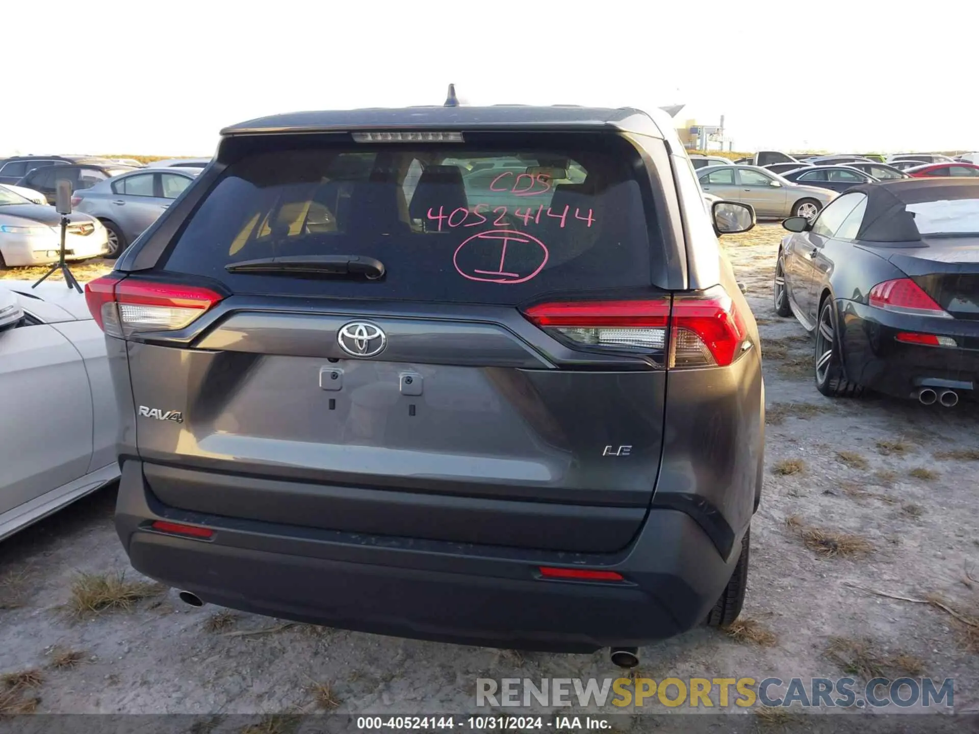 16 Photograph of a damaged car 2T3H1RFV0NC178017 TOYOTA RAV4 2022