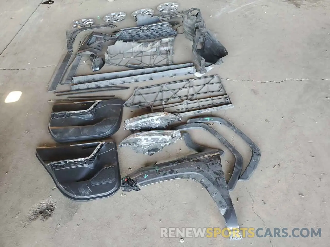 12 Photograph of a damaged car 2T3H1RFV0NW207675 TOYOTA RAV4 2022