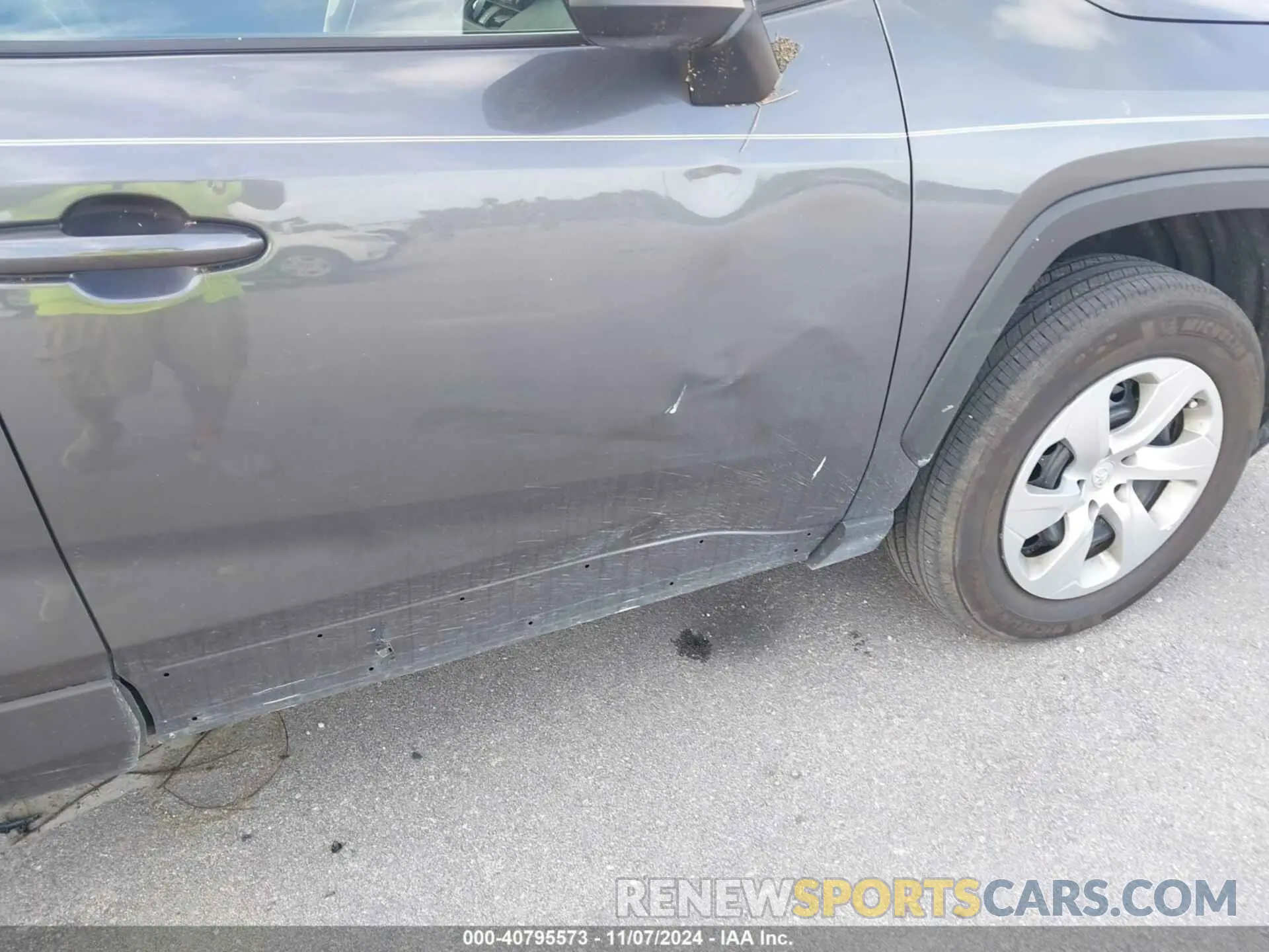 17 Photograph of a damaged car 2T3H1RFV0NW223536 TOYOTA RAV4 2022