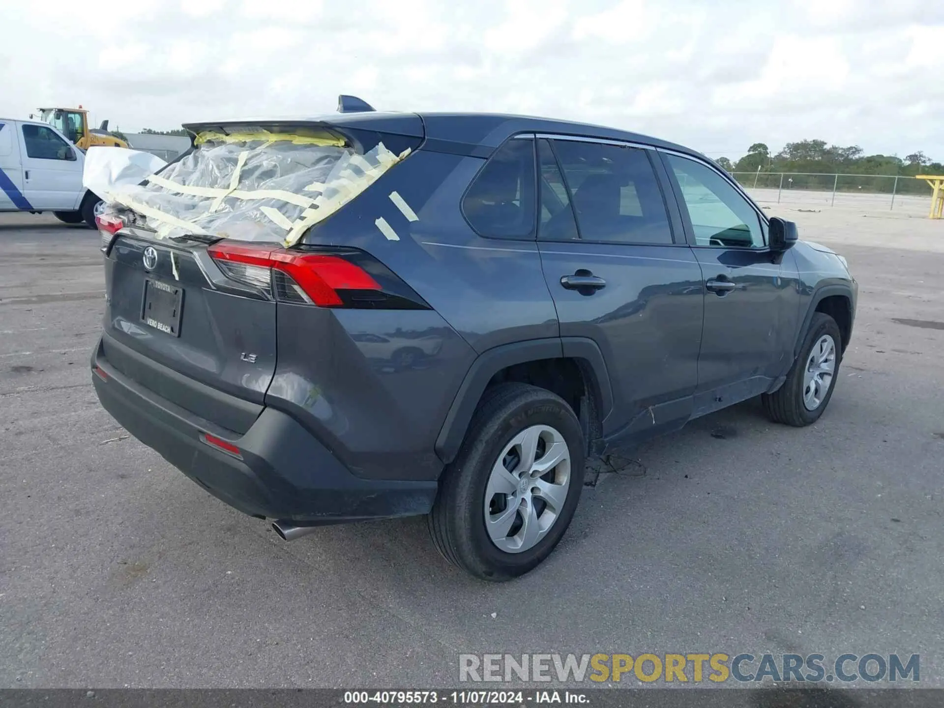 4 Photograph of a damaged car 2T3H1RFV0NW223536 TOYOTA RAV4 2022