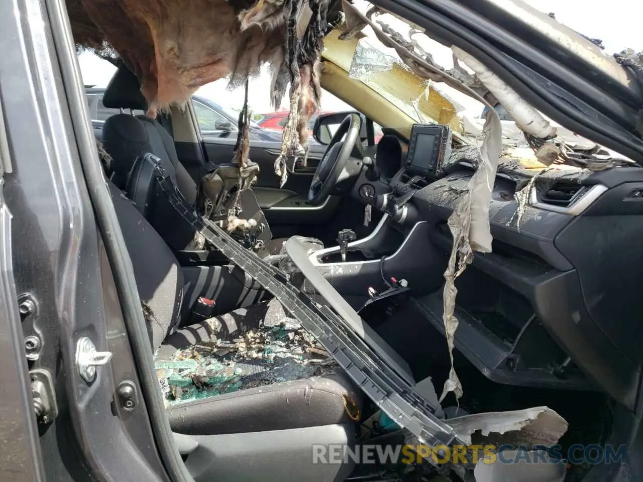 5 Photograph of a damaged car 2T3H1RFV3NW200221 TOYOTA RAV4 2022