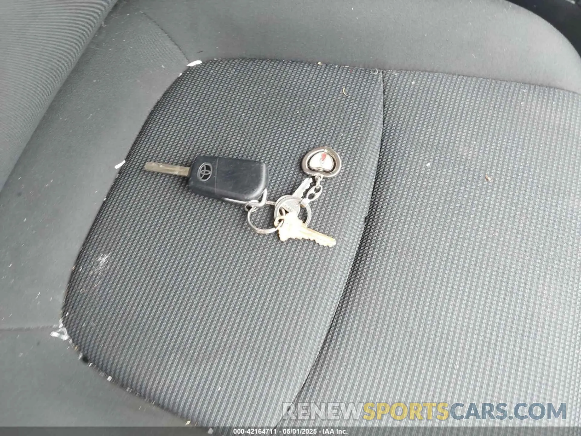 11 Photograph of a damaged car 2T3H1RFV3NW200543 TOYOTA RAV4 2022