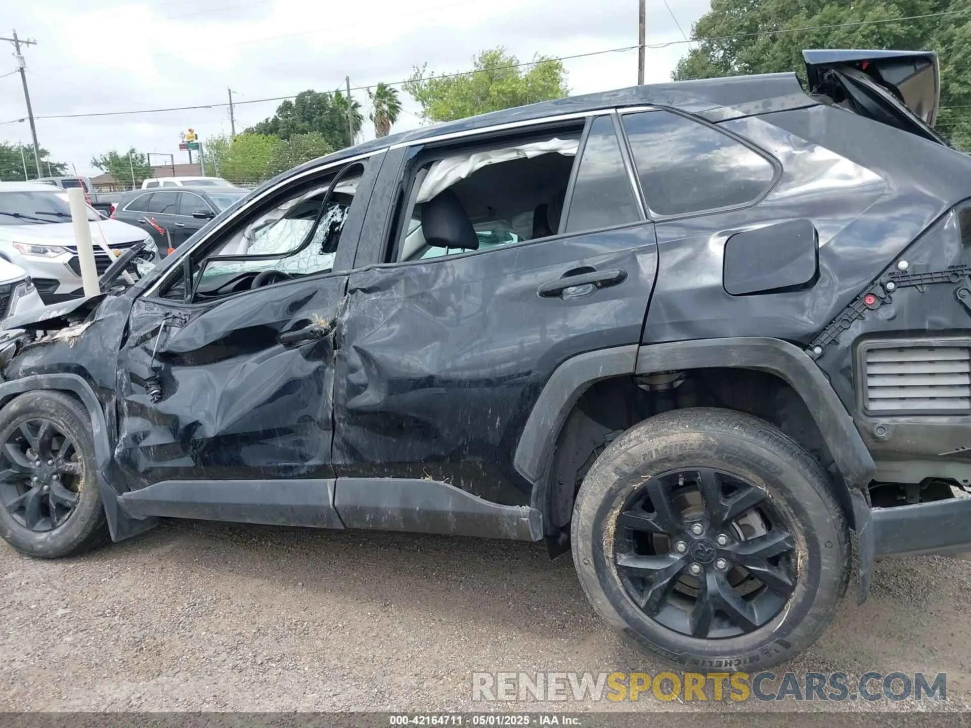 15 Photograph of a damaged car 2T3H1RFV3NW200543 TOYOTA RAV4 2022