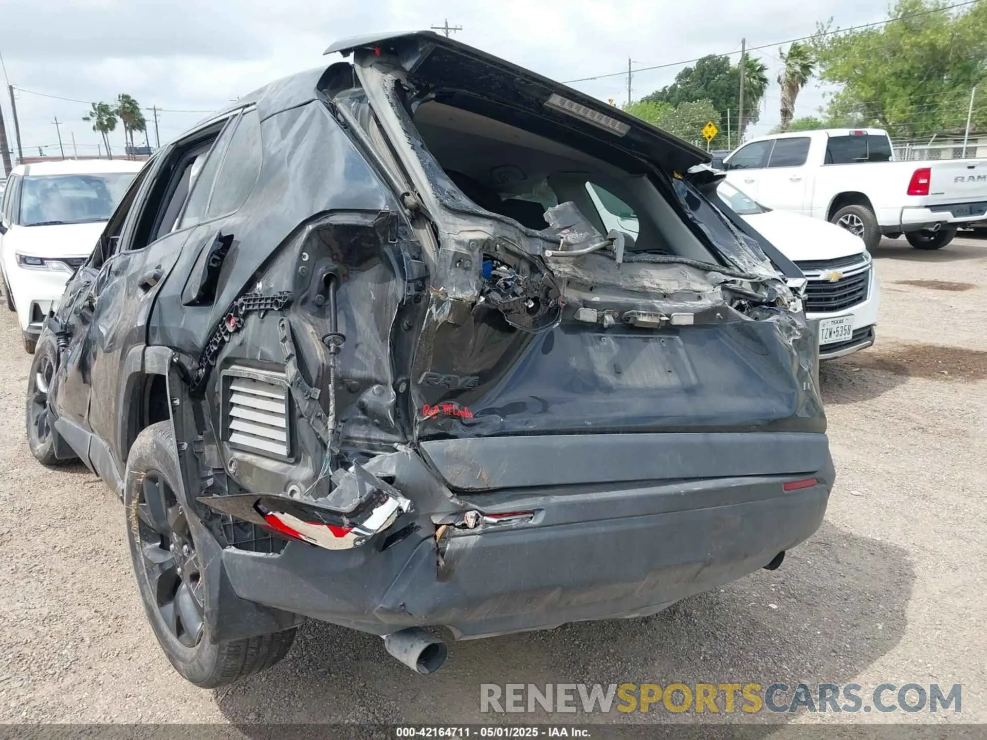 3 Photograph of a damaged car 2T3H1RFV3NW200543 TOYOTA RAV4 2022