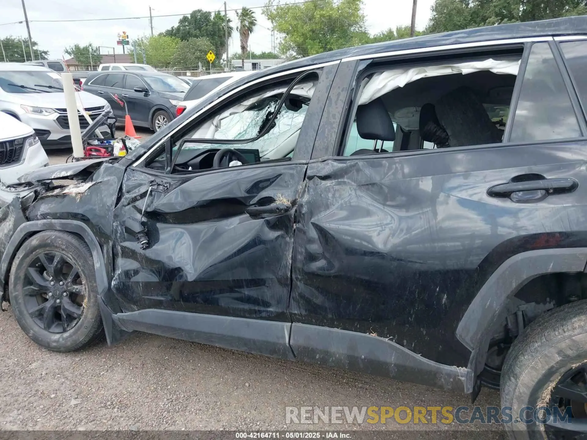 6 Photograph of a damaged car 2T3H1RFV3NW200543 TOYOTA RAV4 2022
