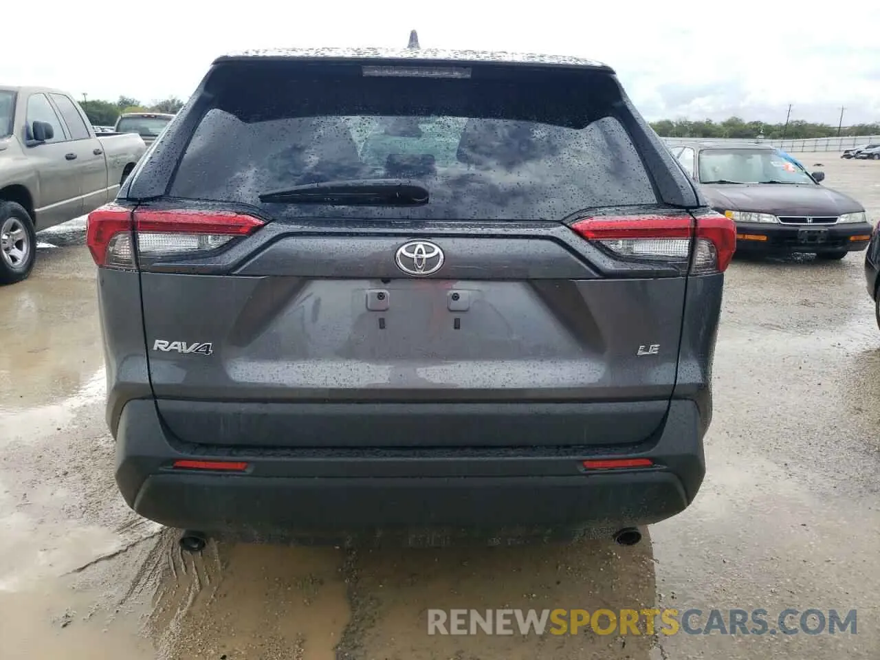 6 Photograph of a damaged car 2T3H1RFV4NC185536 TOYOTA RAV4 2022