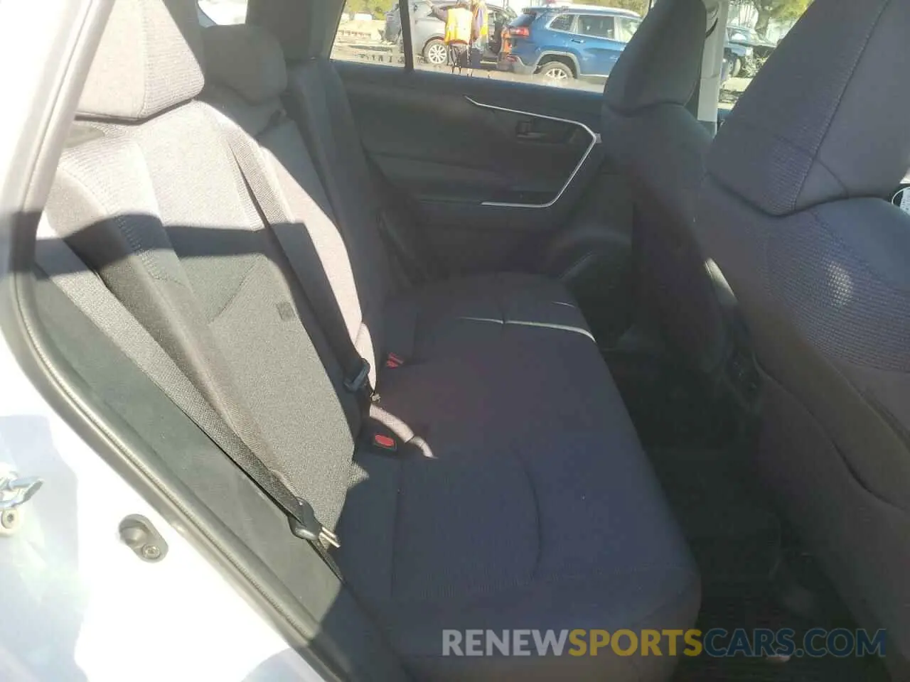 11 Photograph of a damaged car 2T3H1RFV4NW205735 TOYOTA RAV4 2022