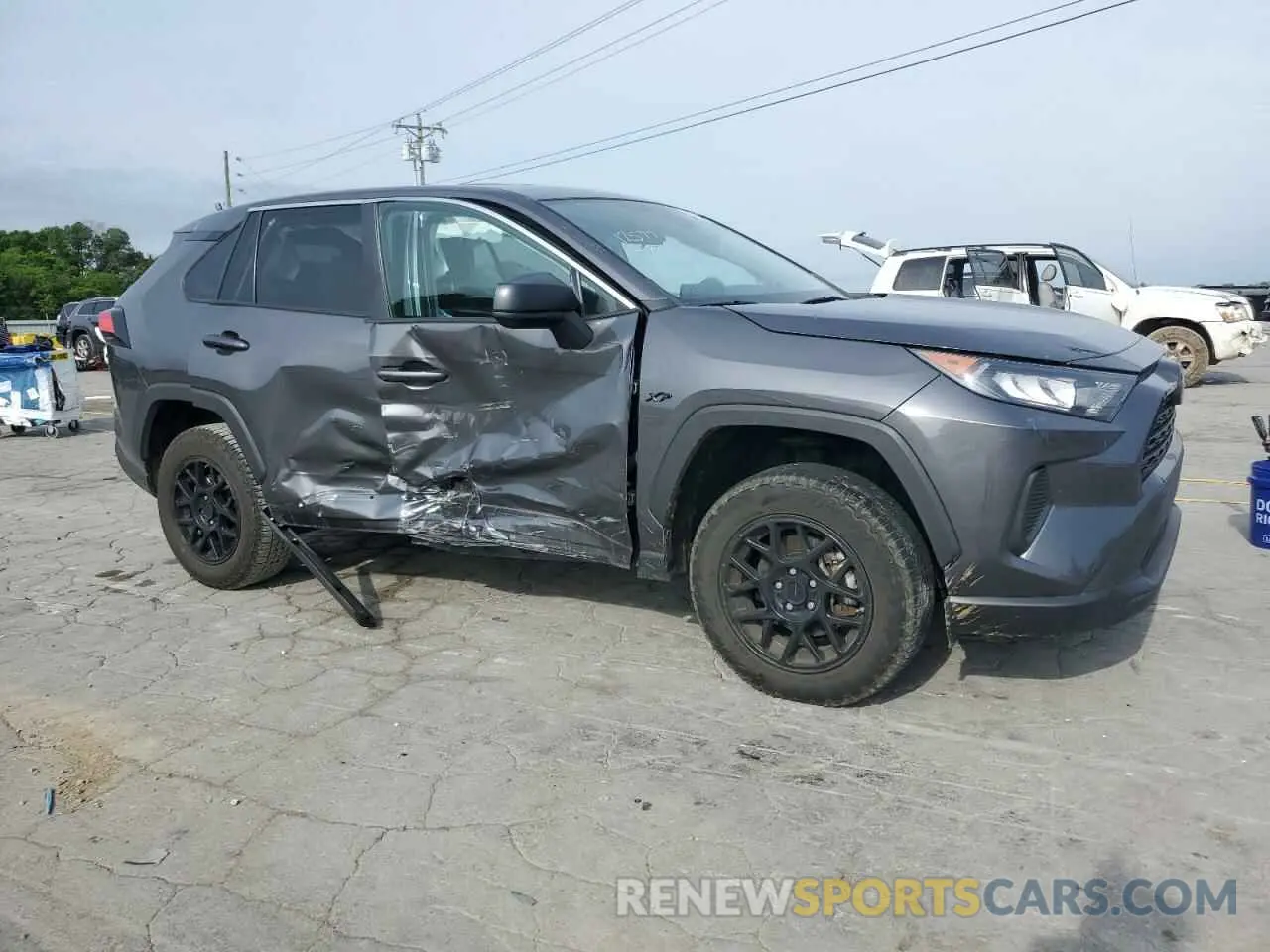 4 Photograph of a damaged car 2T3H1RFV5NC182967 TOYOTA RAV4 2022