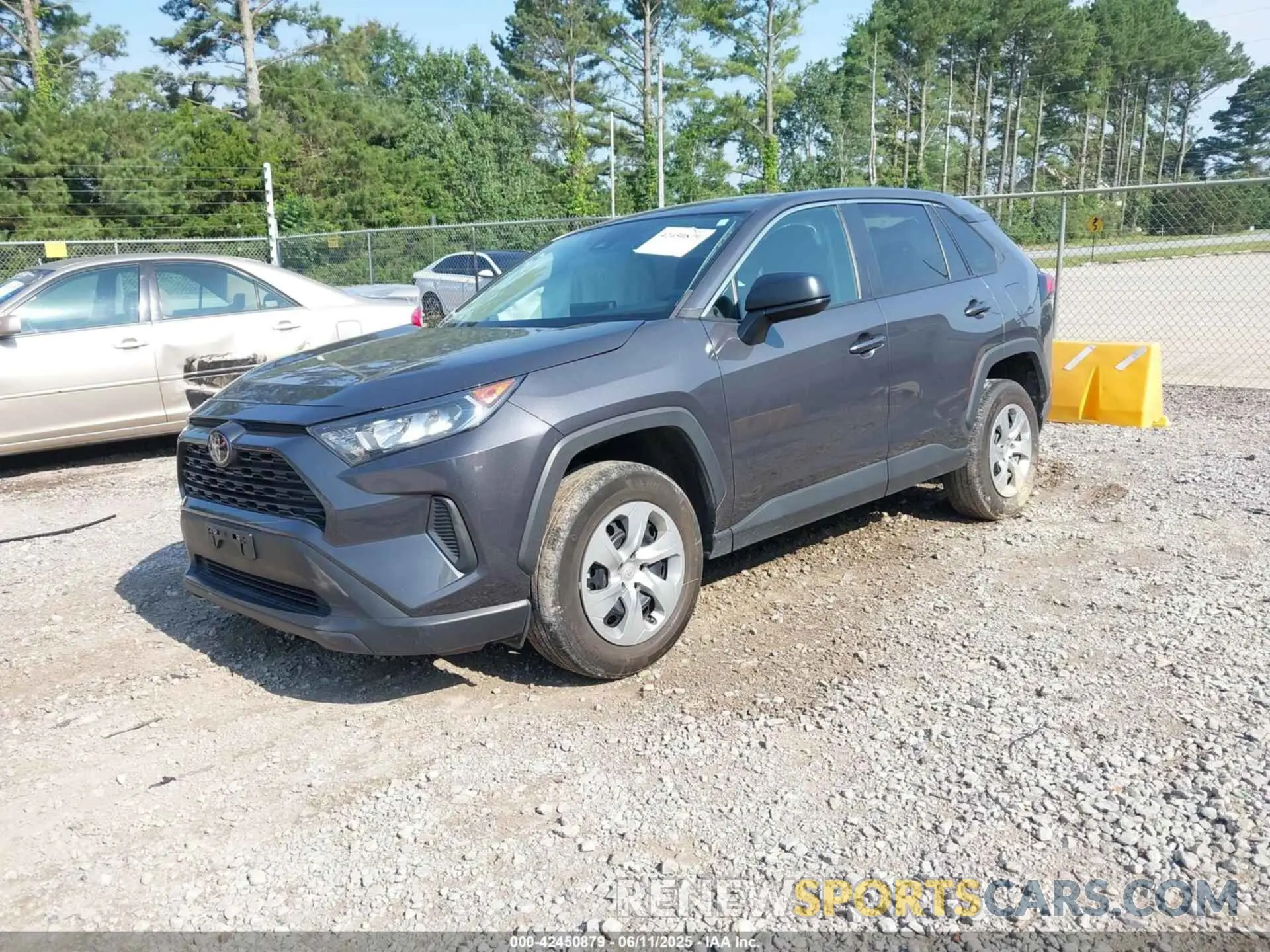 2 Photograph of a damaged car 2T3H1RFV5NW200463 TOYOTA RAV4 2022
