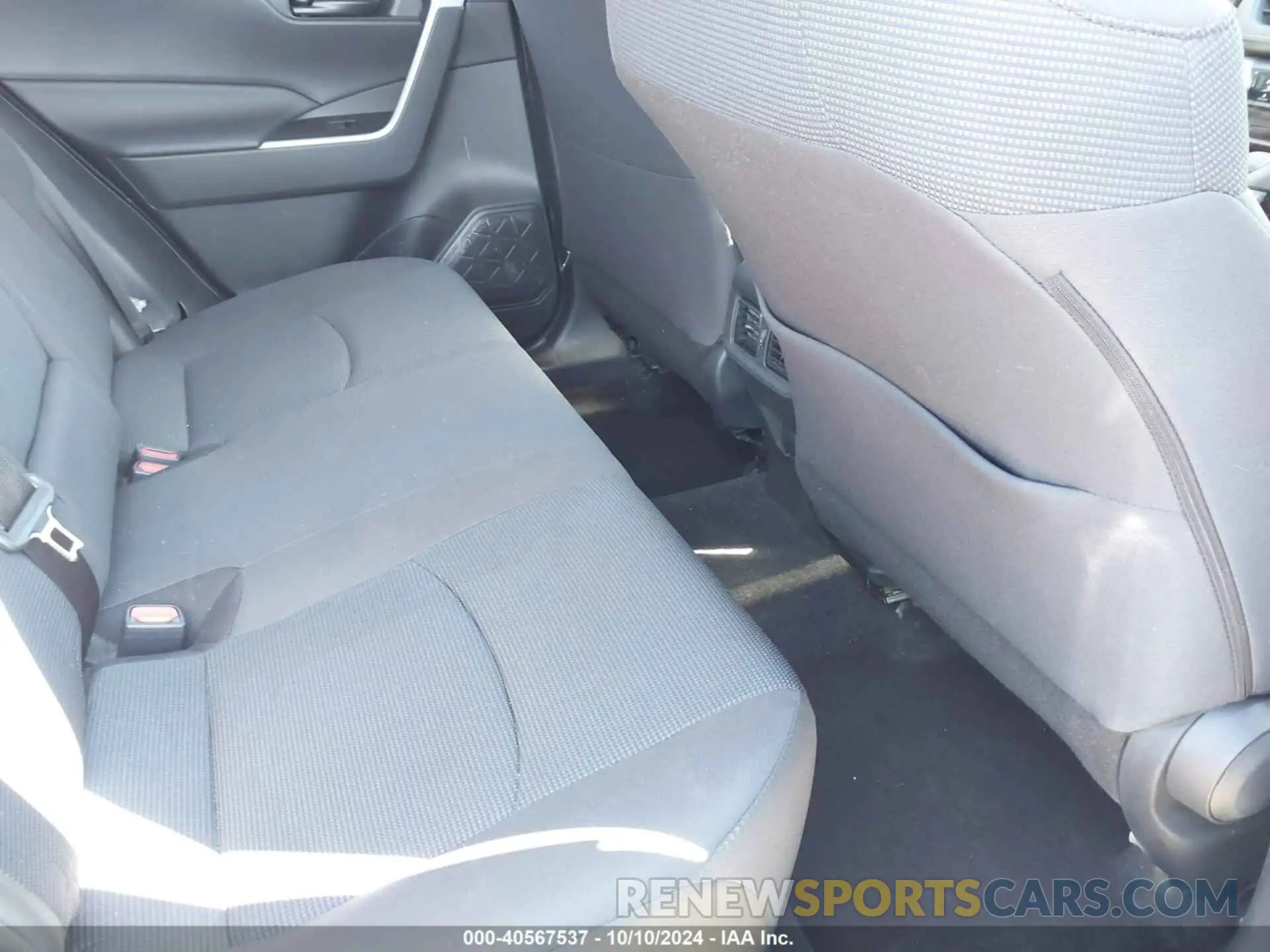 8 Photograph of a damaged car 2T3H1RFV6NW224075 TOYOTA RAV4 2022