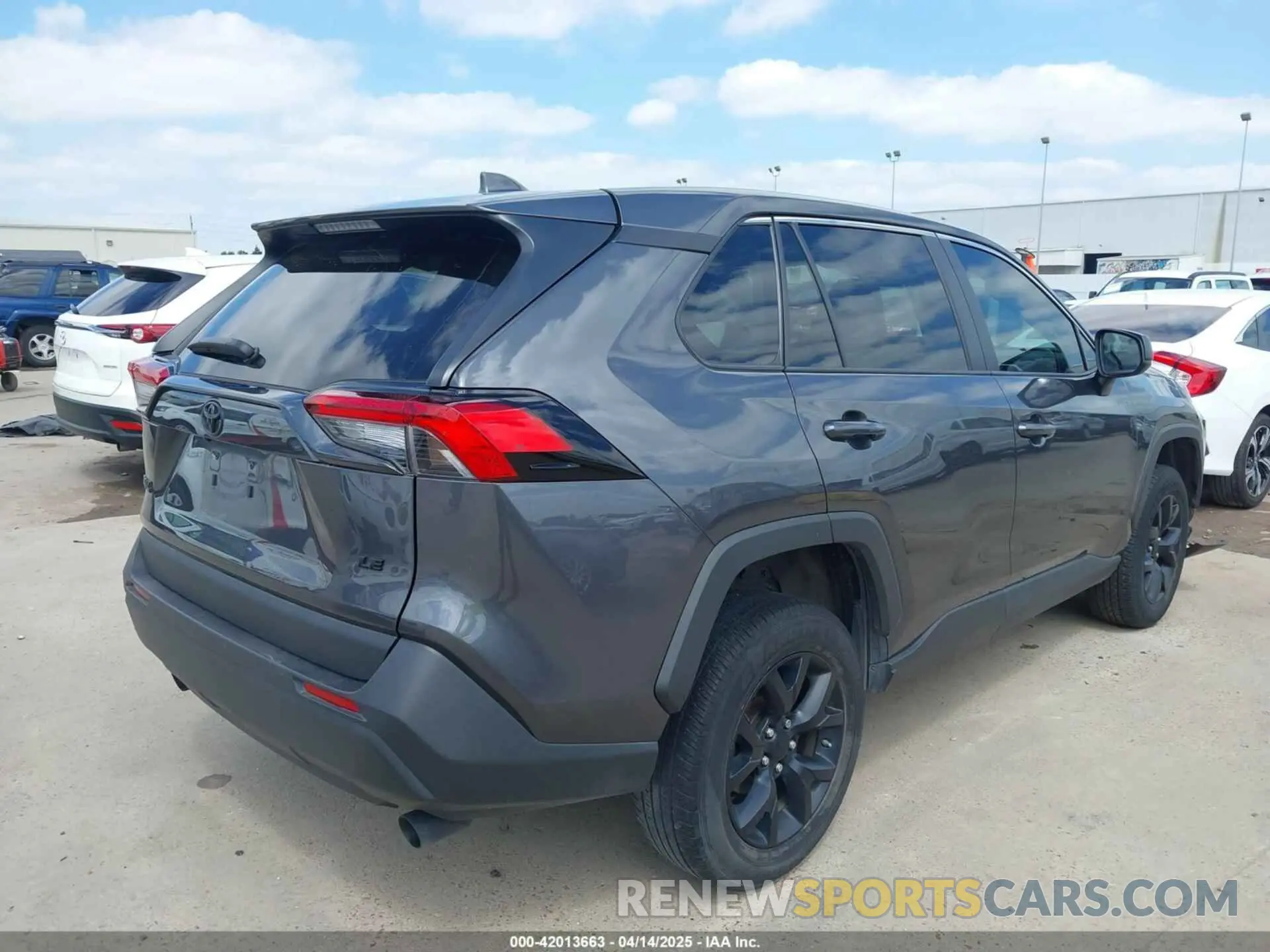 4 Photograph of a damaged car 2T3H1RFV9NC189145 TOYOTA RAV4 2022